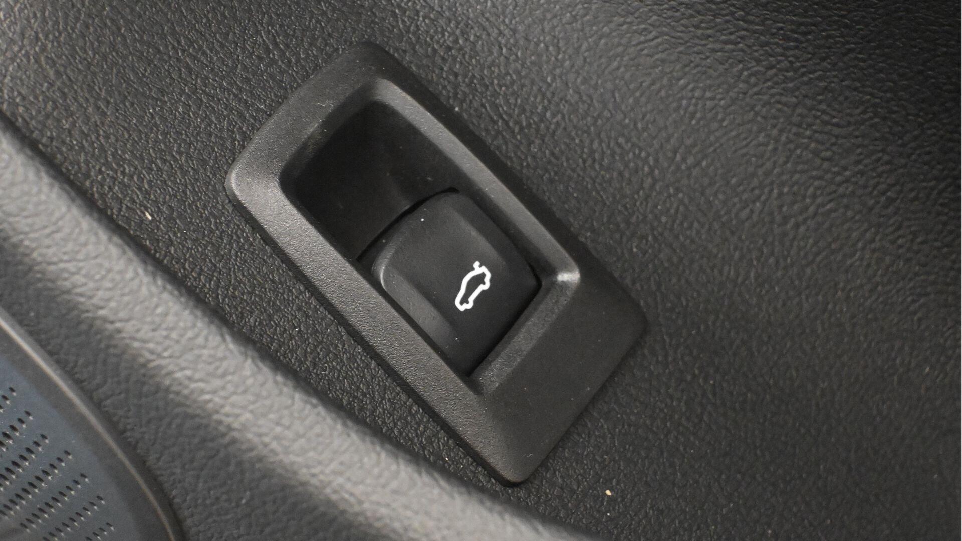 BMW i4 view 28