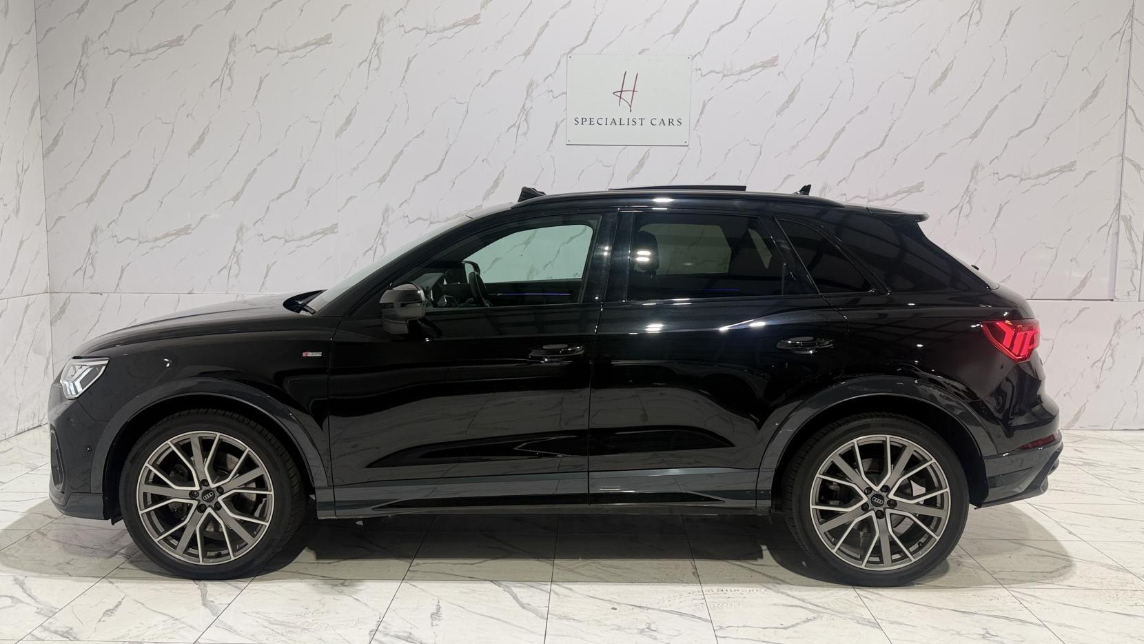Audi Q3 view 7