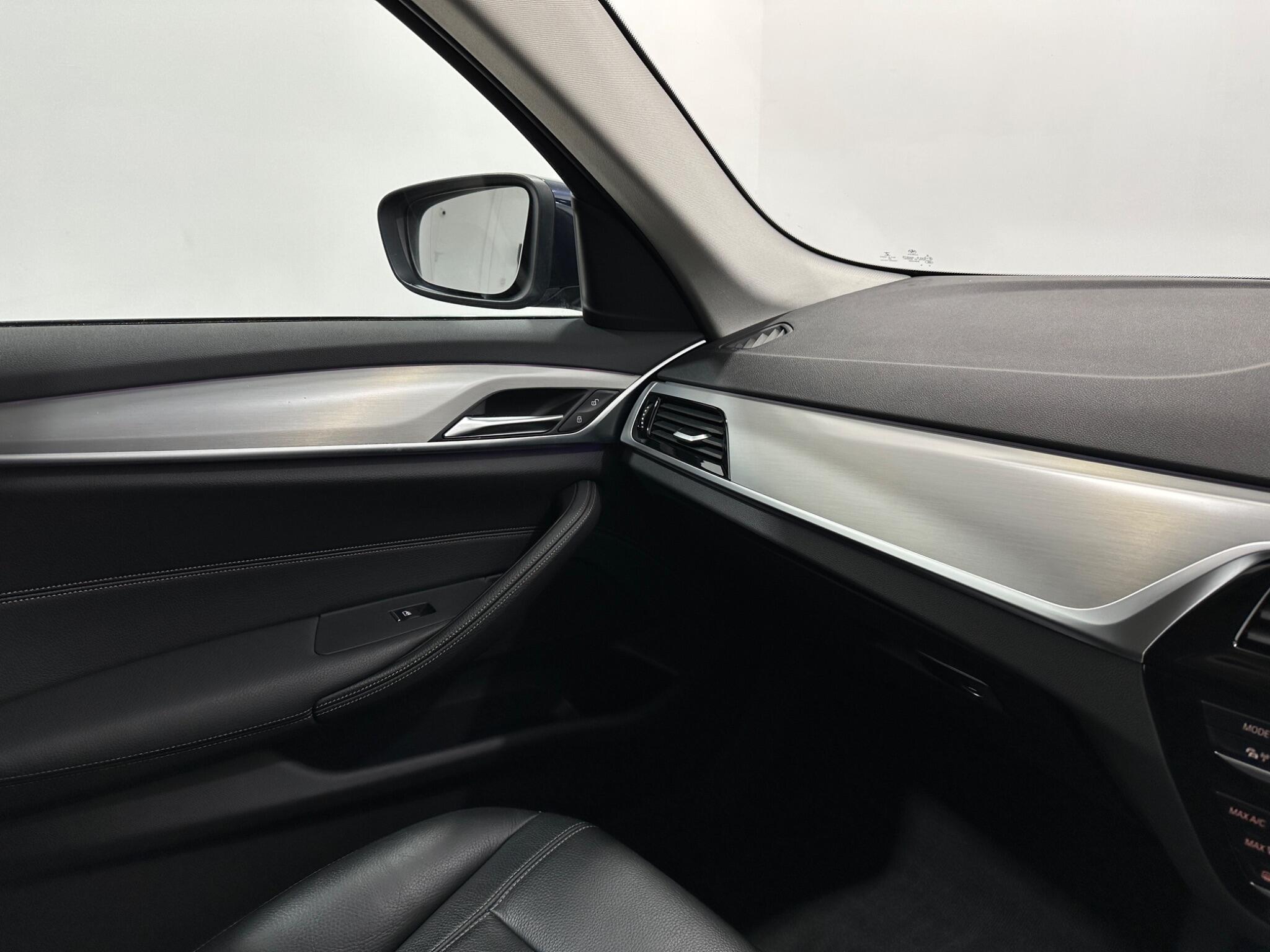 BMW 5 Series view 28