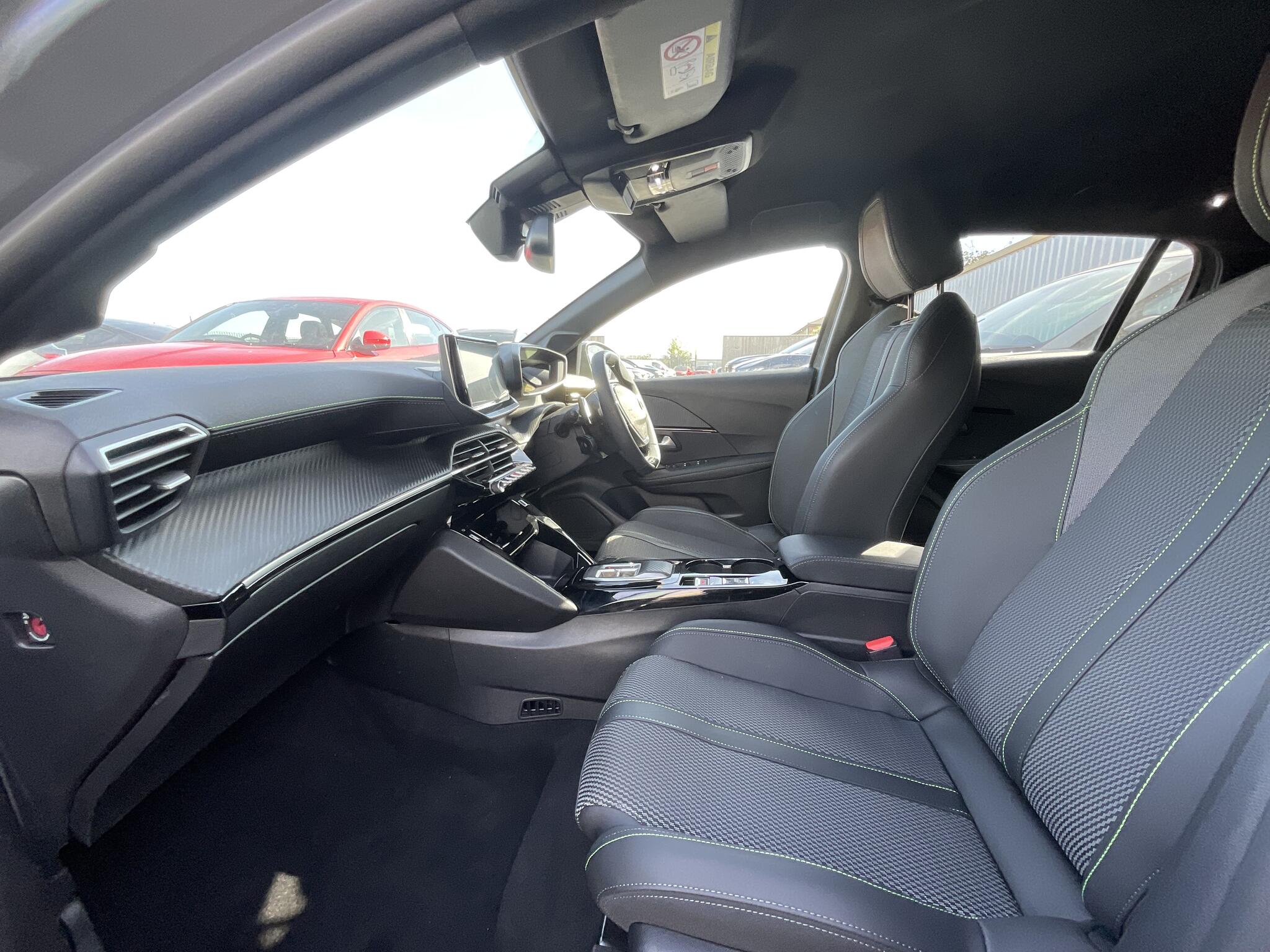Peugeot 208 view 18