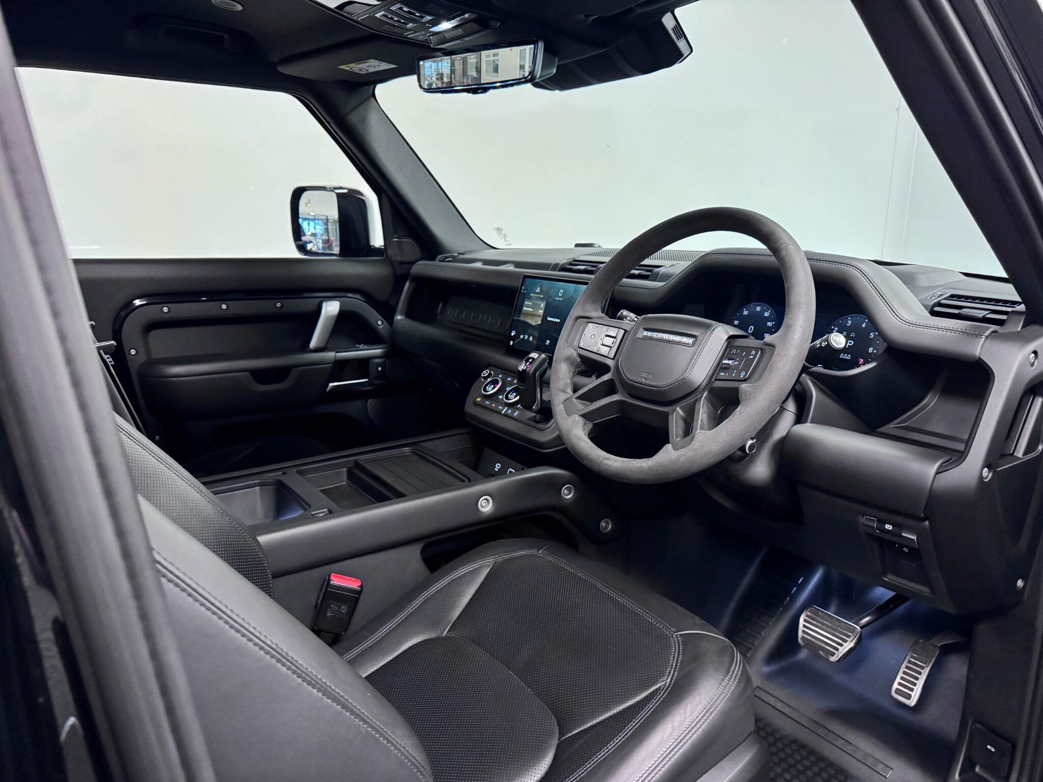 Land Rover Defender view 42