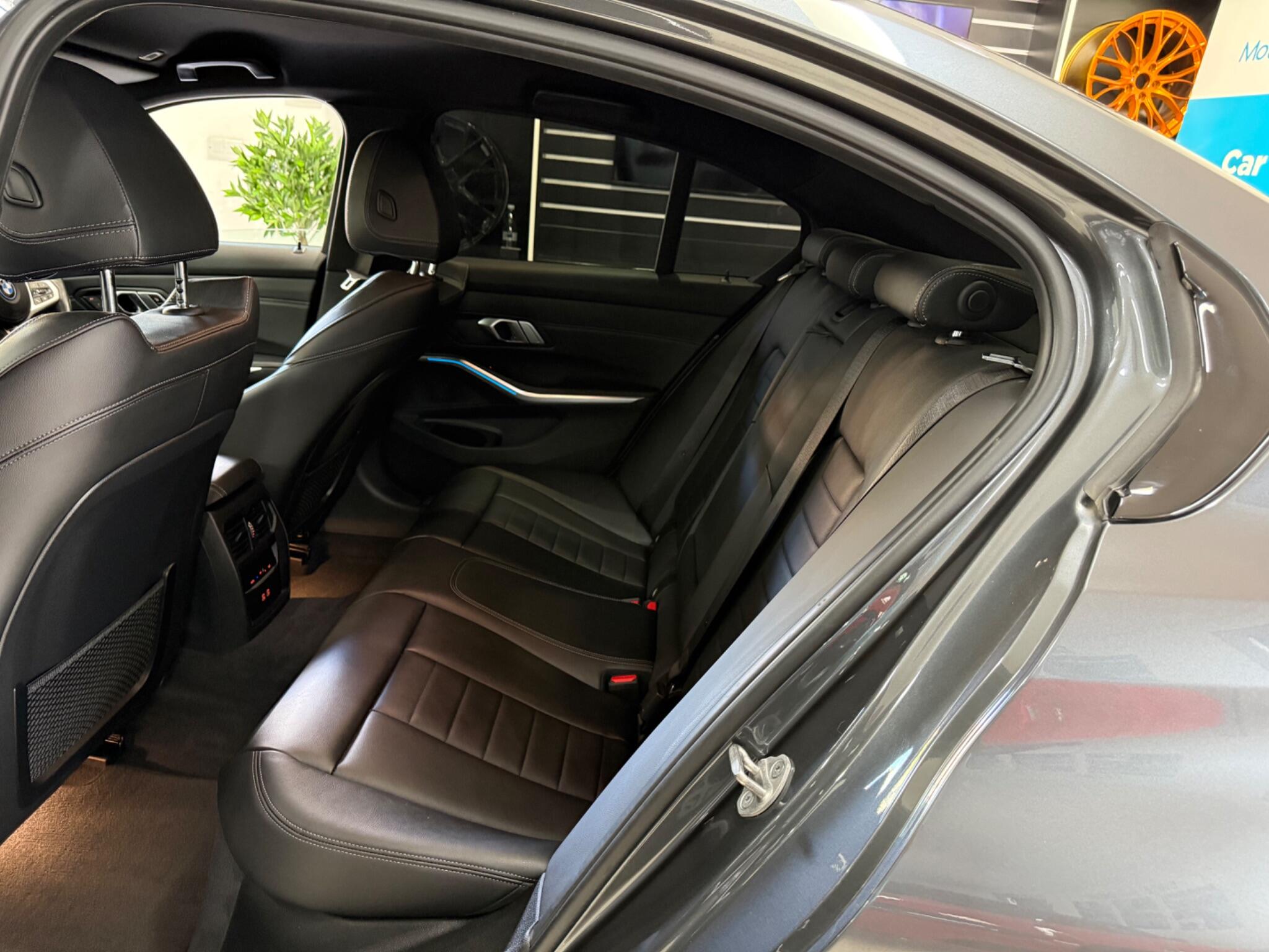 BMW 3 Series view 33