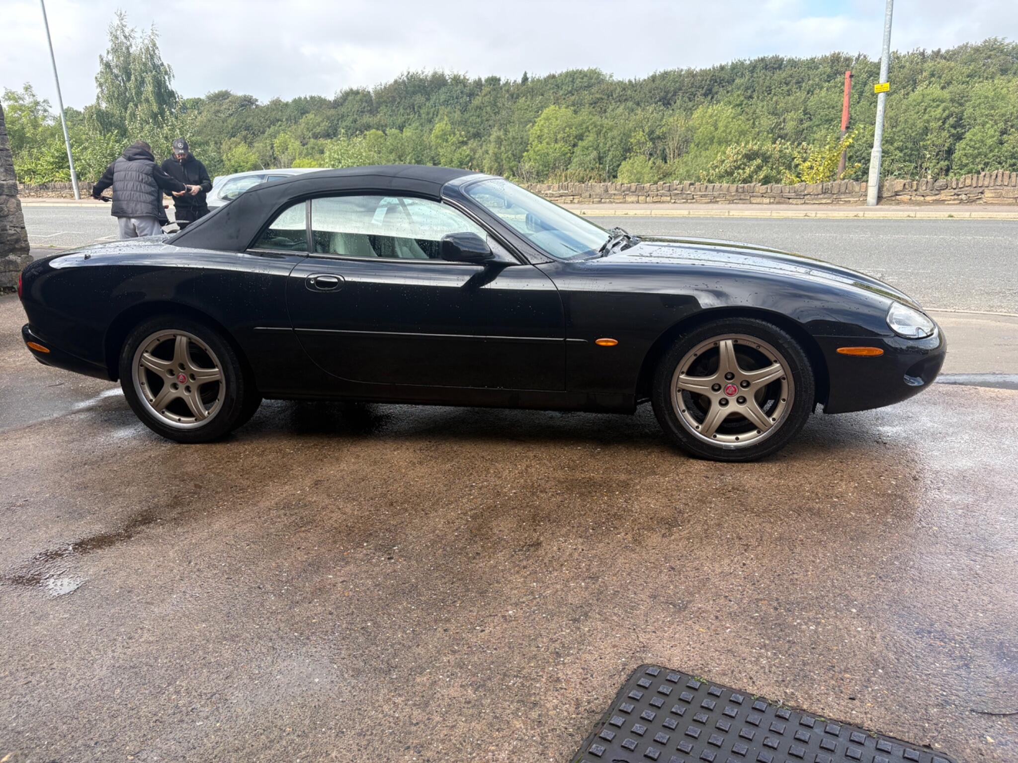 Jaguar XK8 view 17