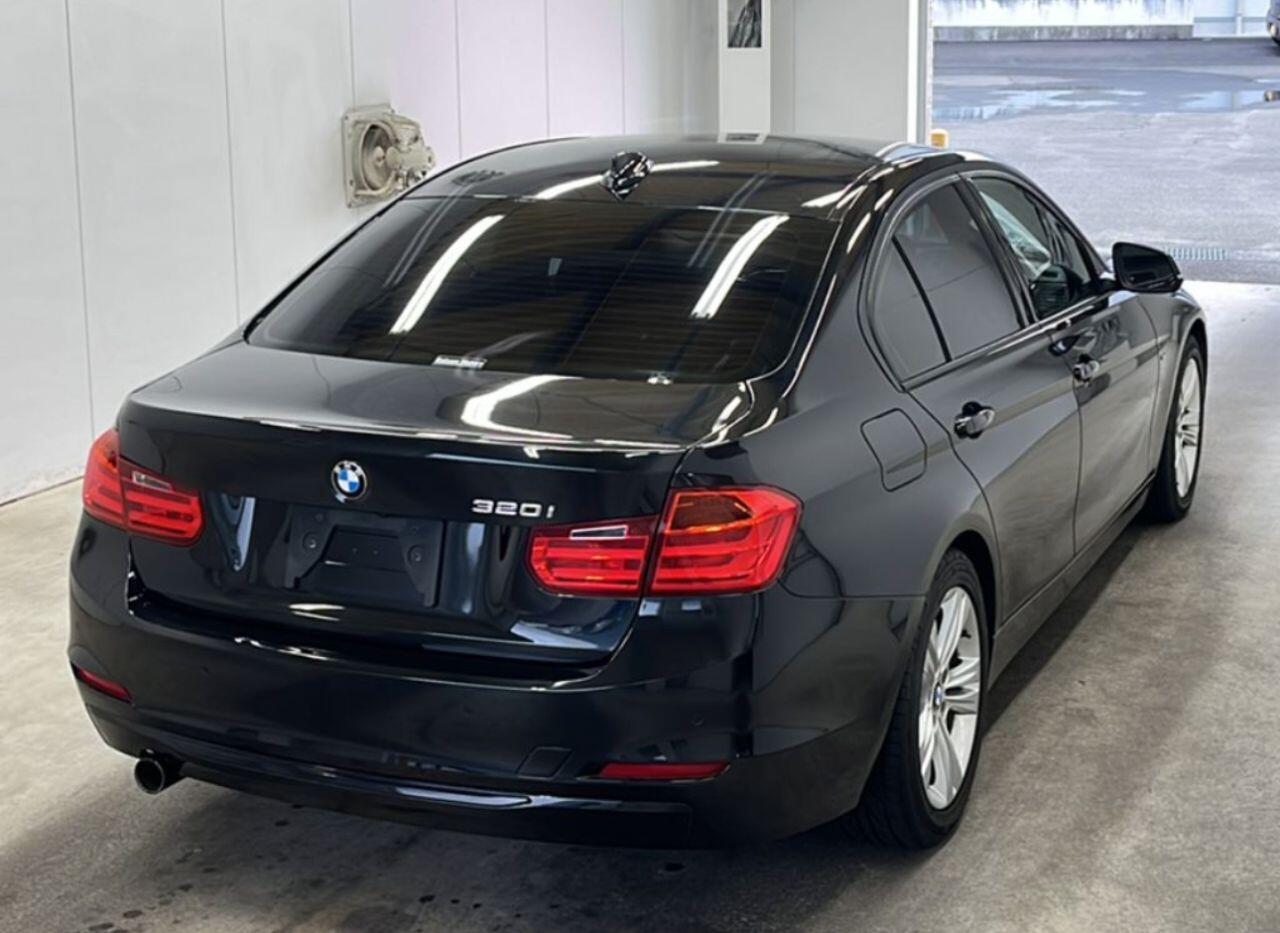 BMW 3 Series view 2
