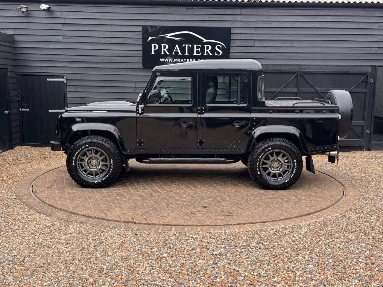 Land Rover Defender view 6