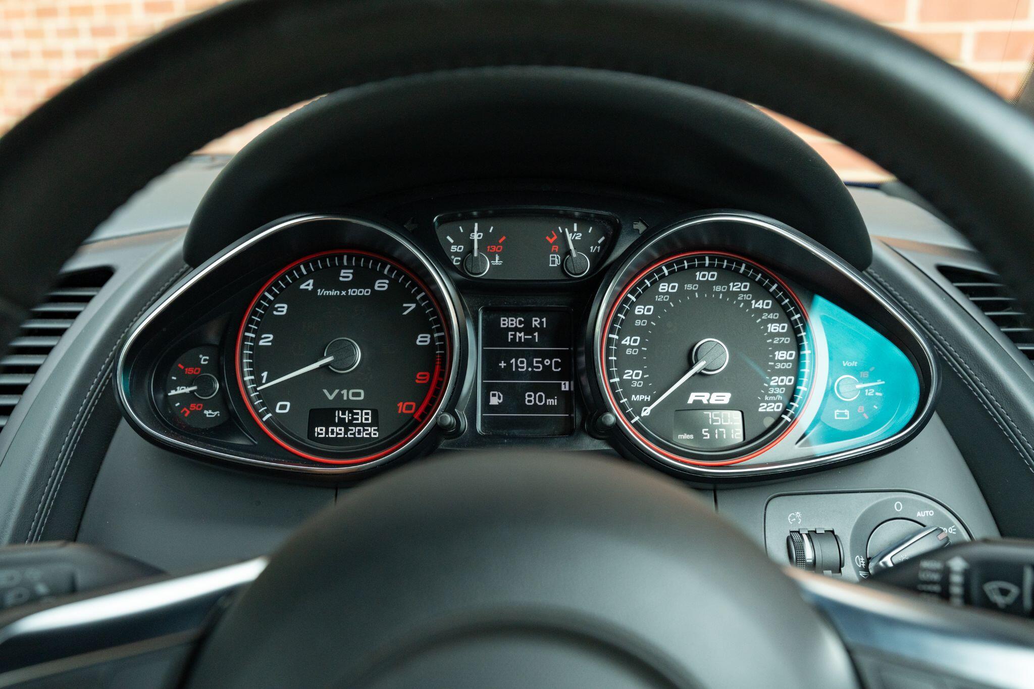 Audi R8 view 21