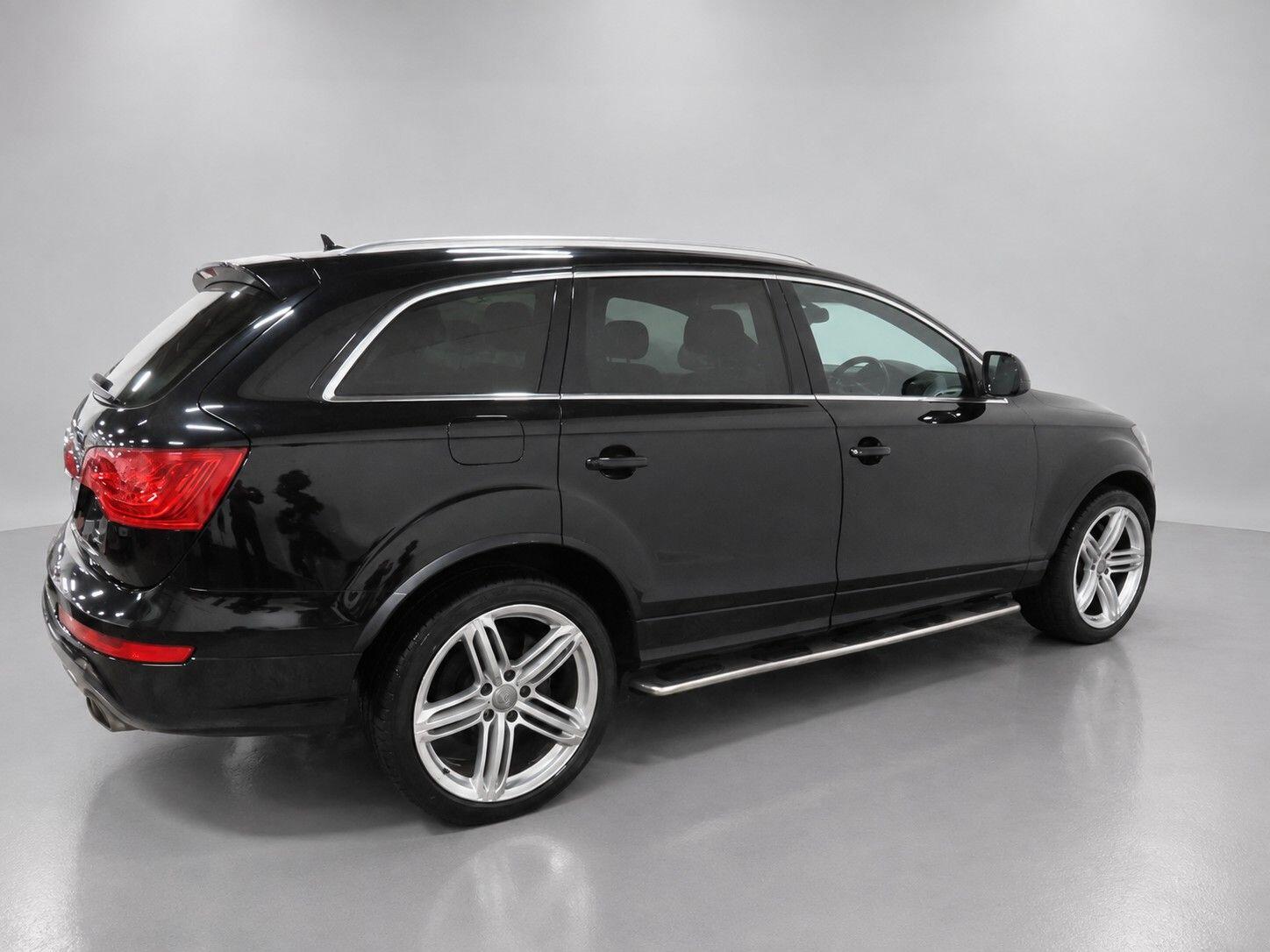 Audi Q7 view 11