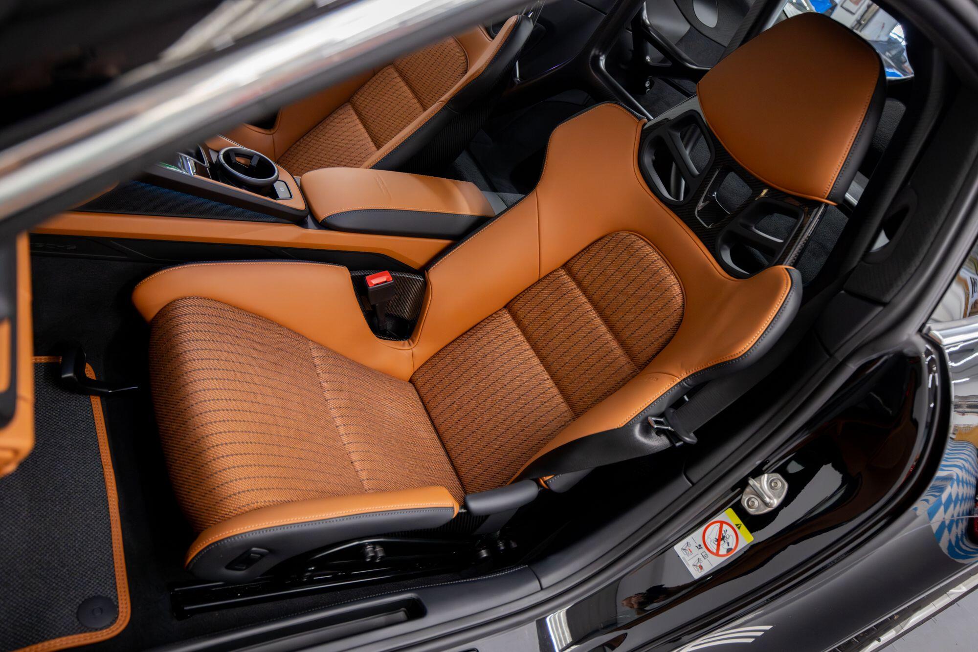 Porsche 911 view 32