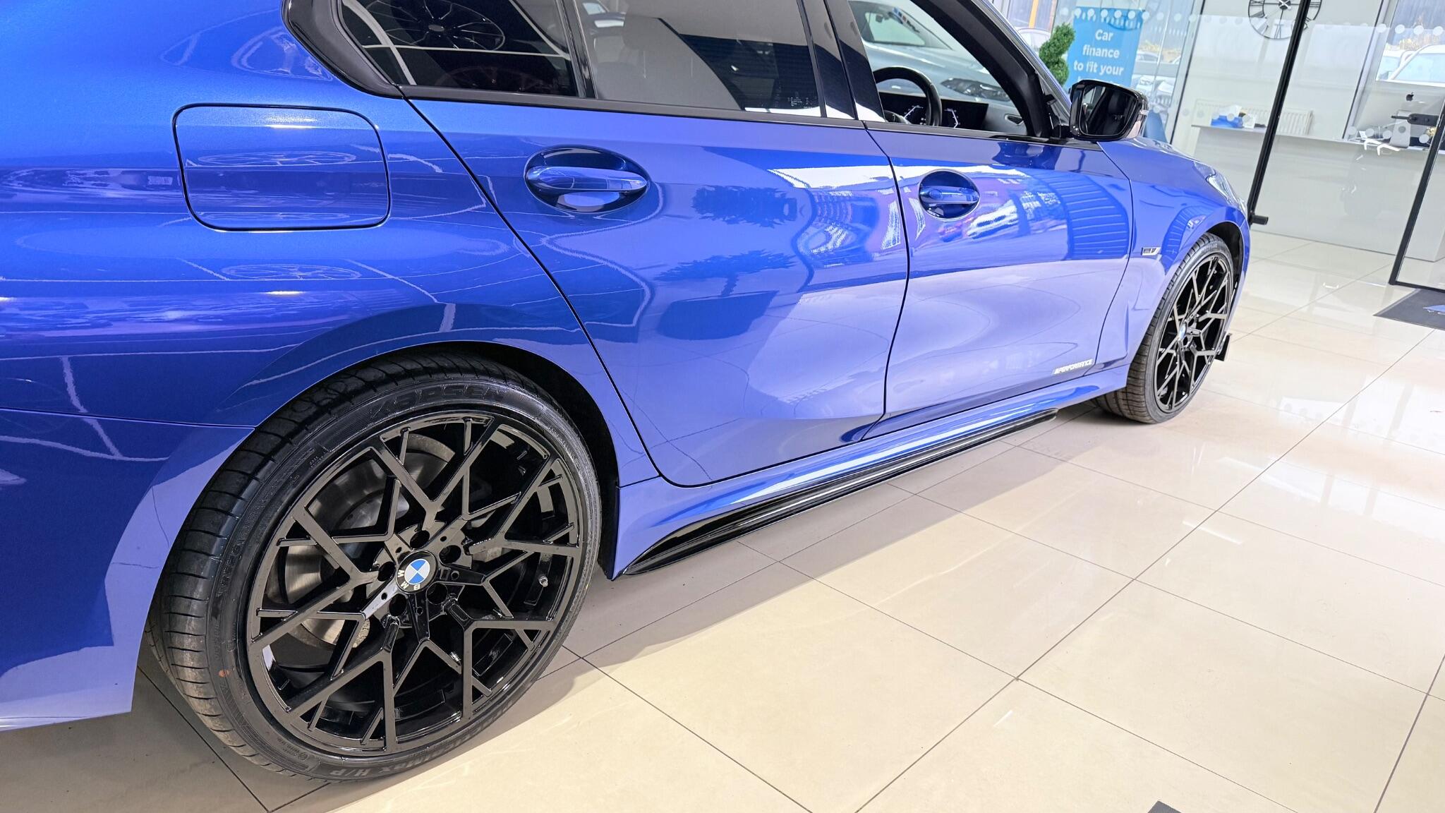 BMW 3 Series view 25