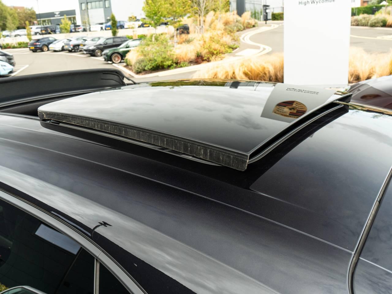 Porsche Macan view 11