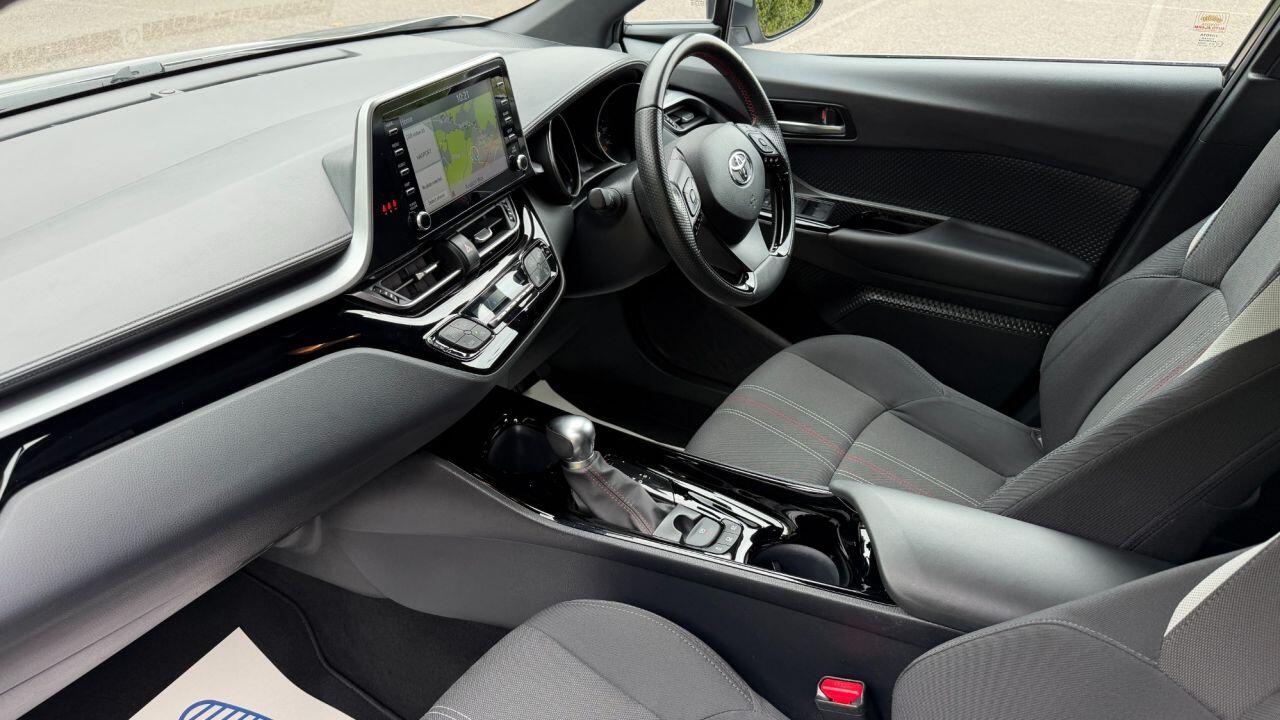 Toyota C-HR view 8