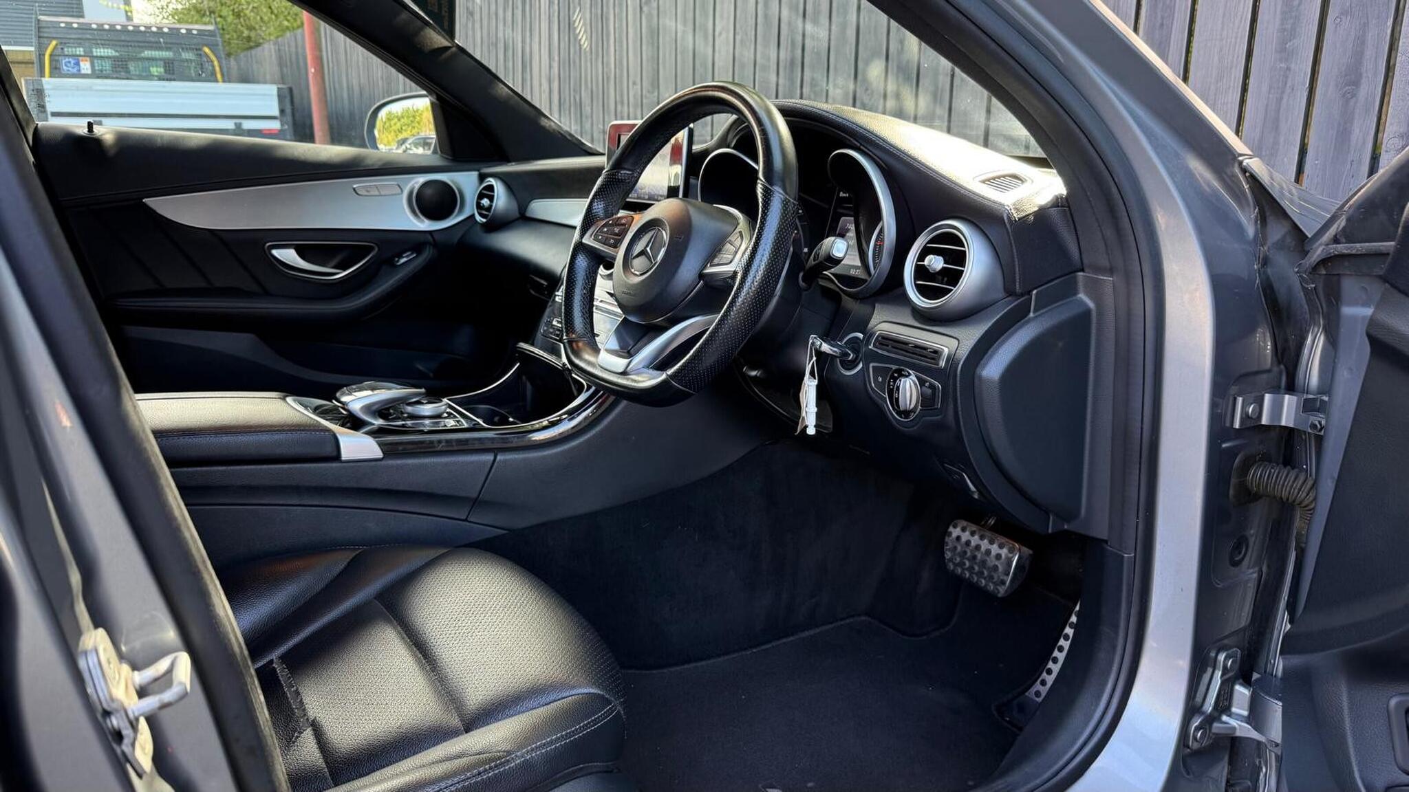 Mercedes-Benz C-Class view 22