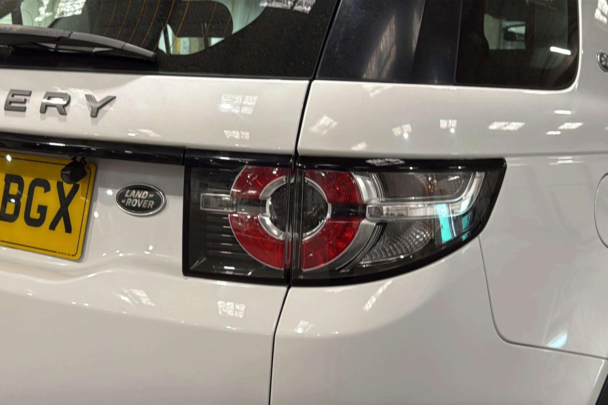 Land Rover Discovery Sport view 18