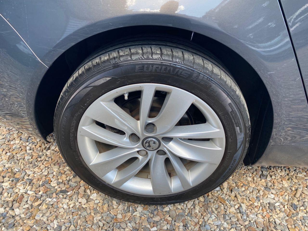 Vauxhall Insignia view 34