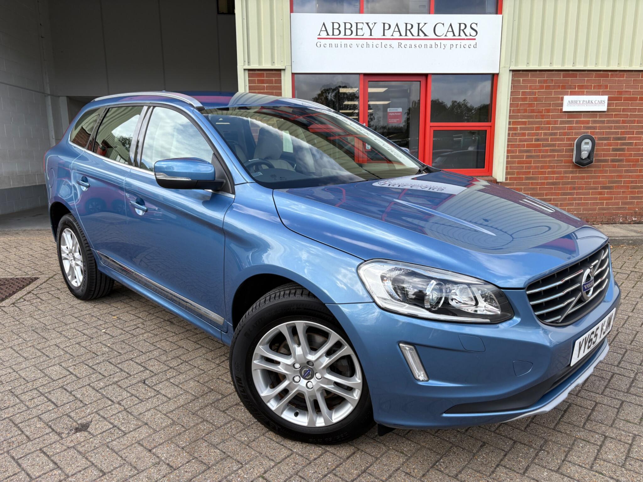 2015 Volvo XC60 in Blue for sale