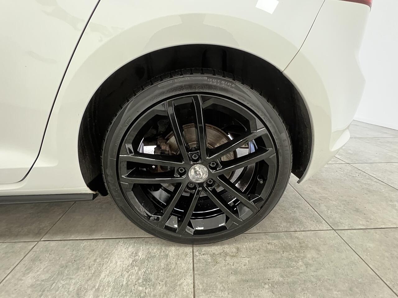 Volkswagen Golf view 20