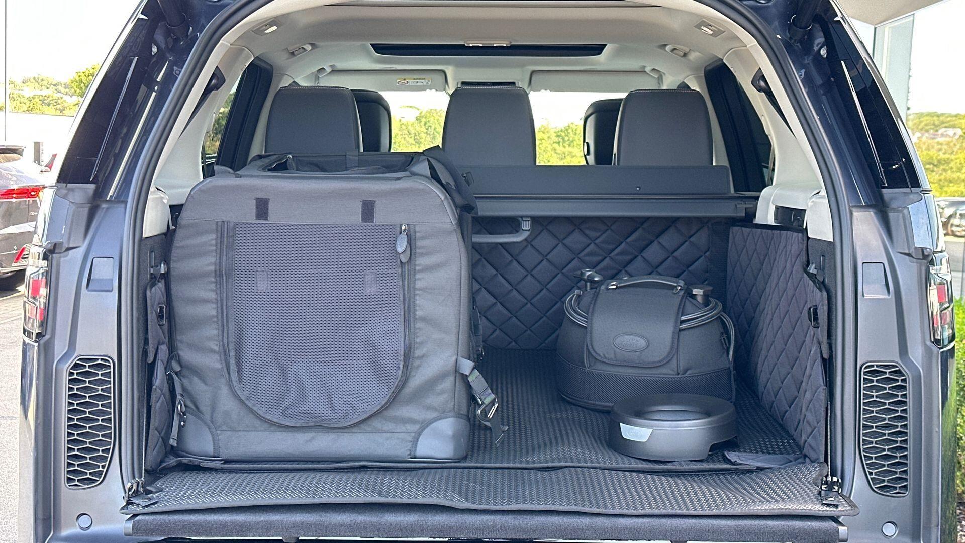 Land Rover Discovery view 31