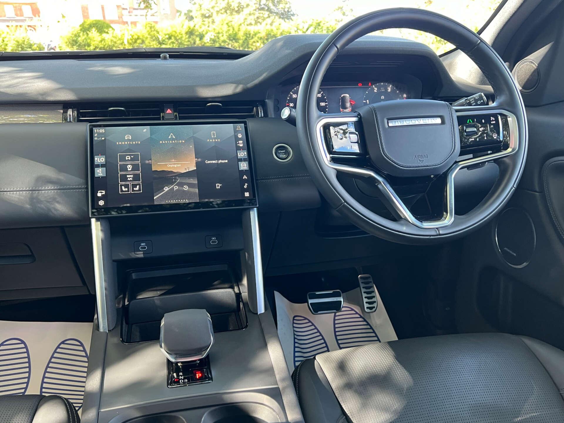 Land Rover Discovery Sport view 4
