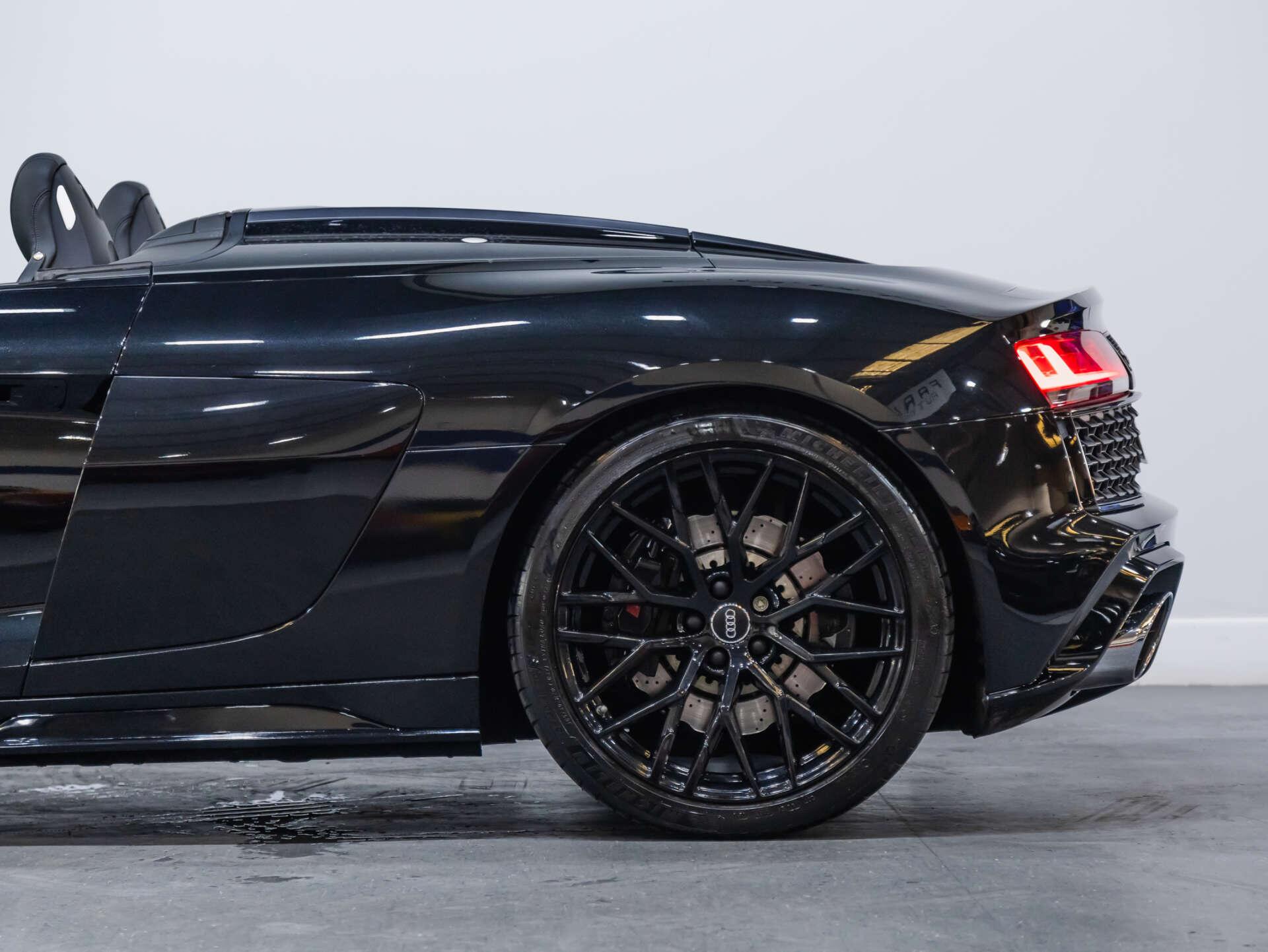 Audi R8 view 31