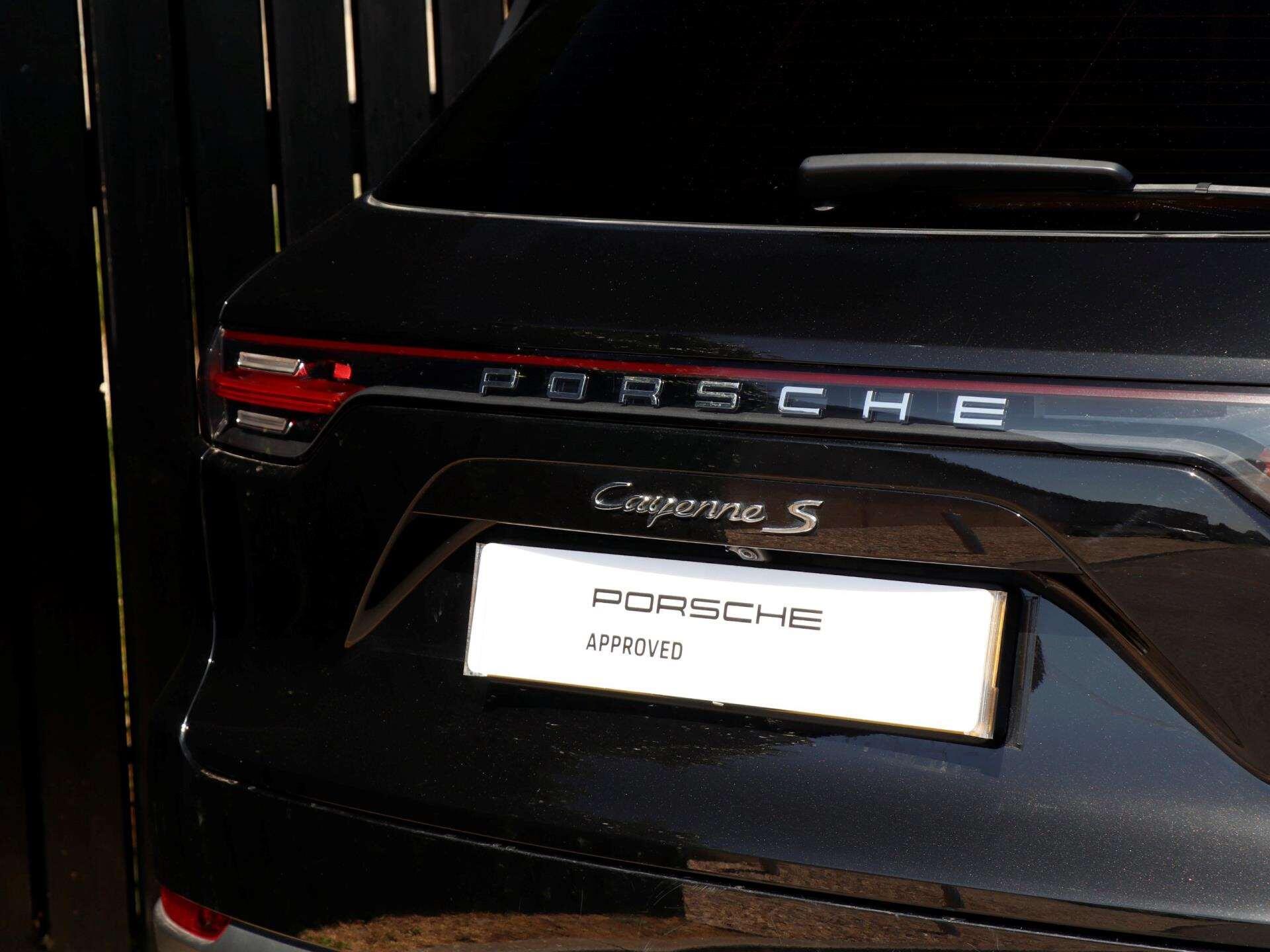 Porsche Cayenne view 33