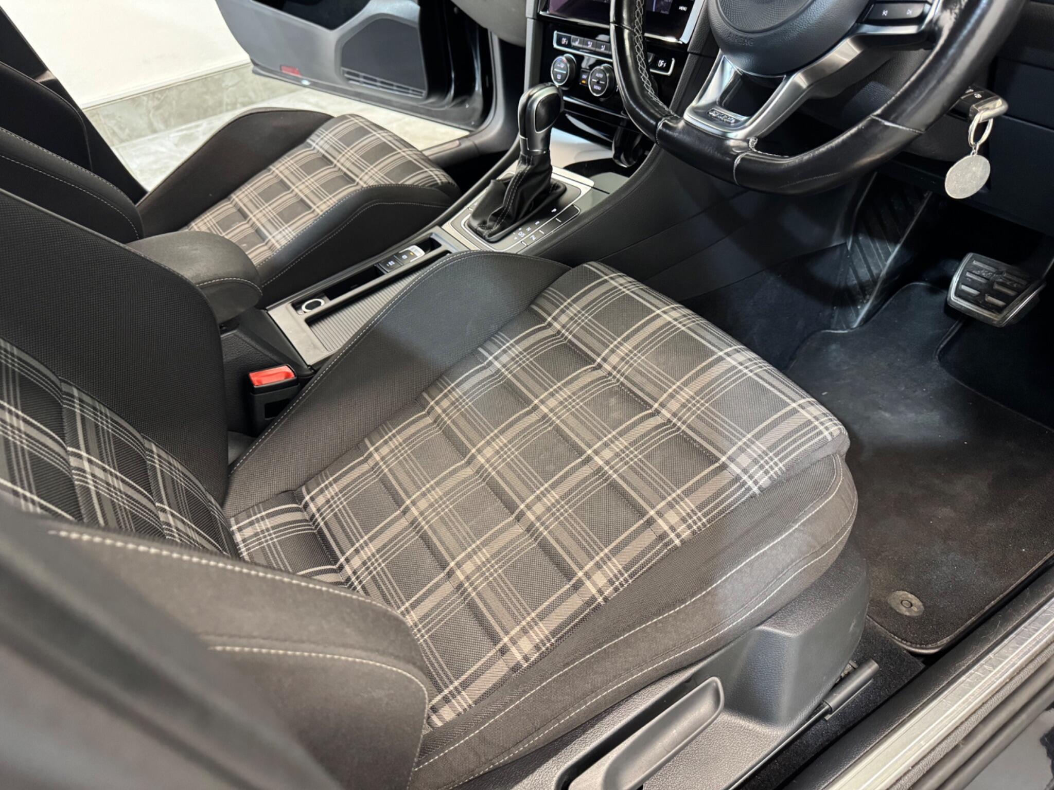 Volkswagen Golf view 31