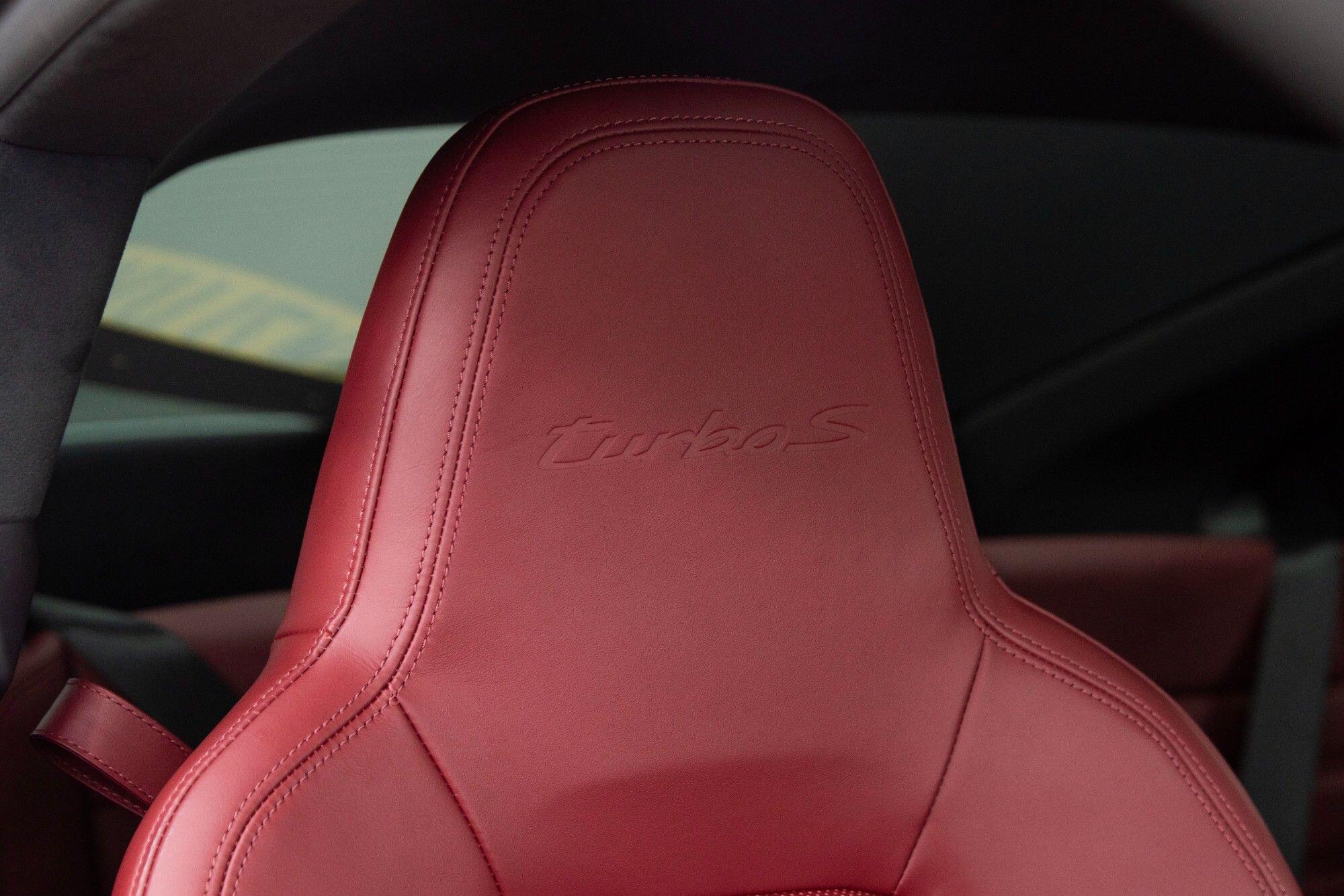 Porsche 911 view 28