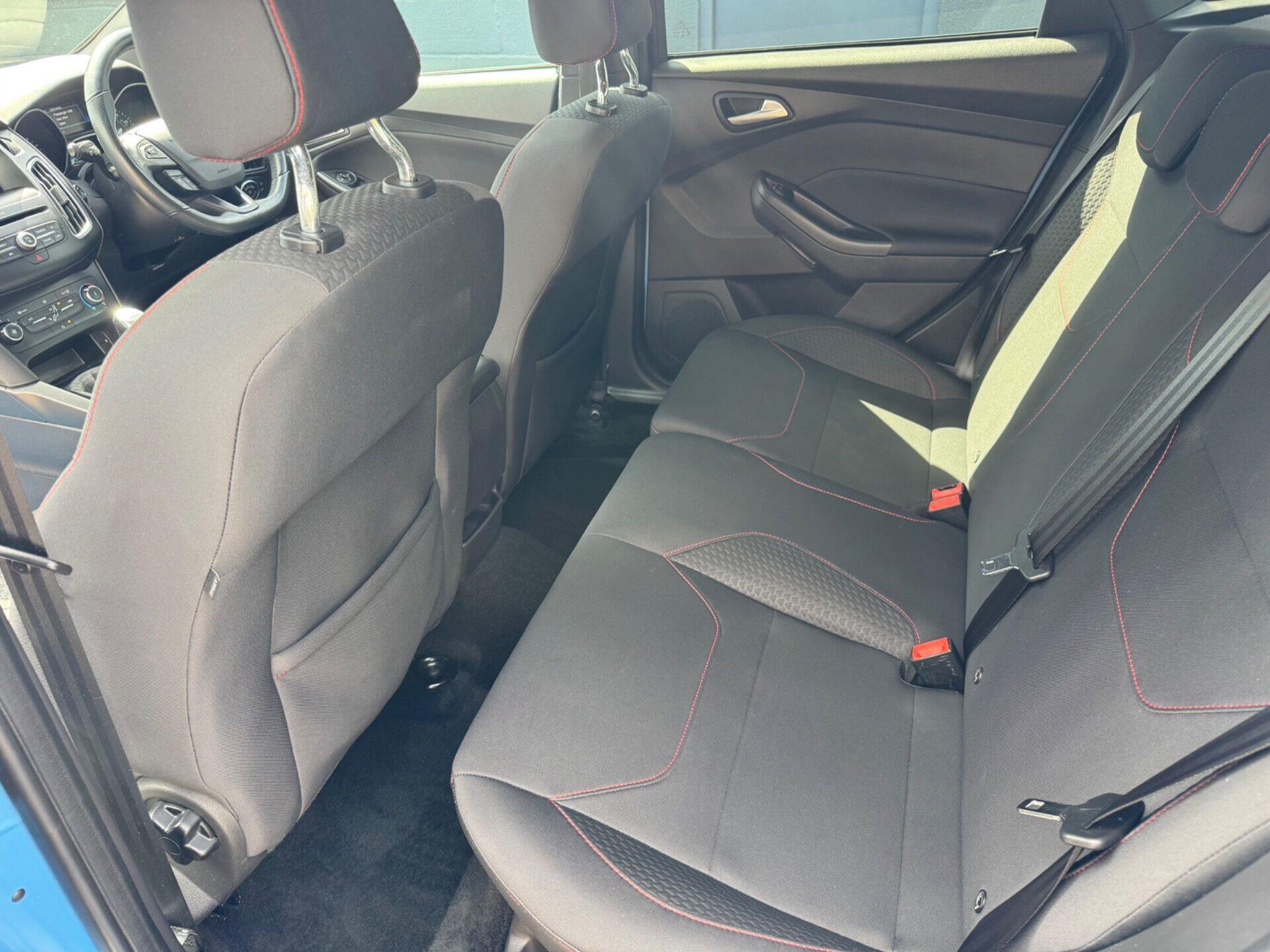 Ford Focus view 35