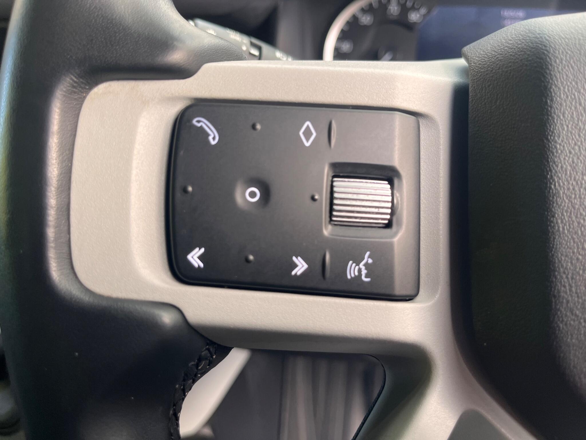 Land Rover Defender view 27