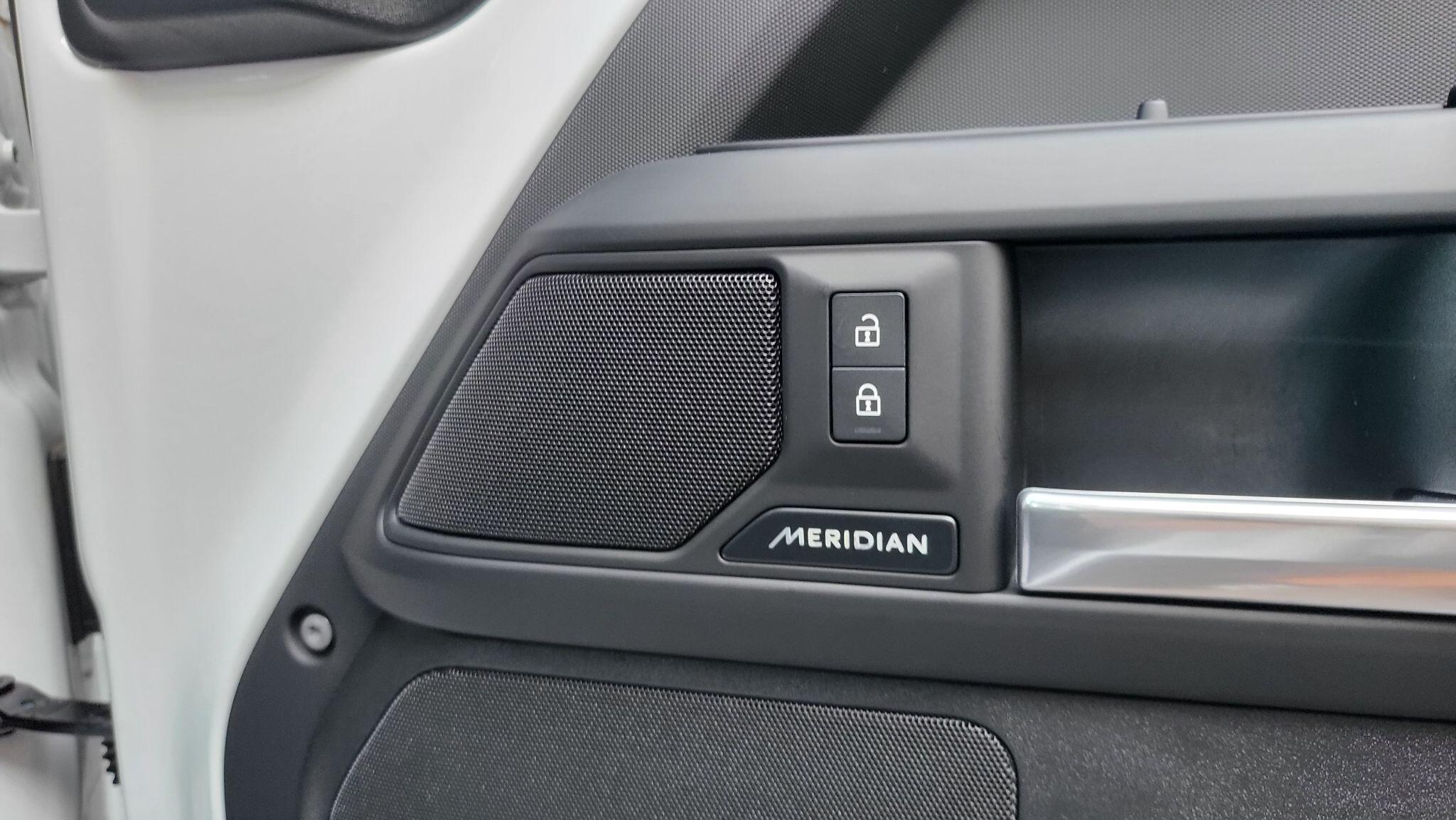 Land Rover Defender view 19