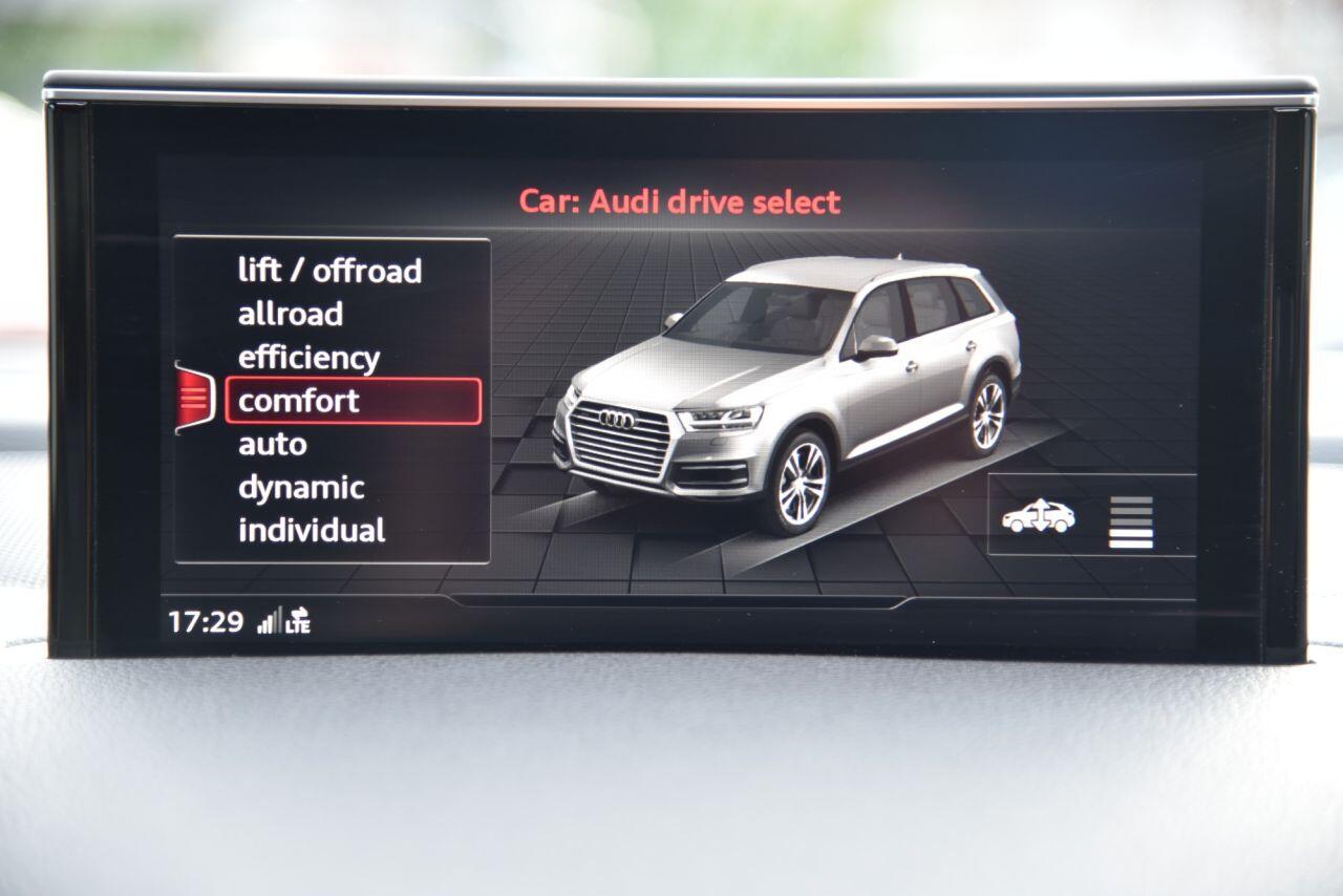 Audi Q7 view 44