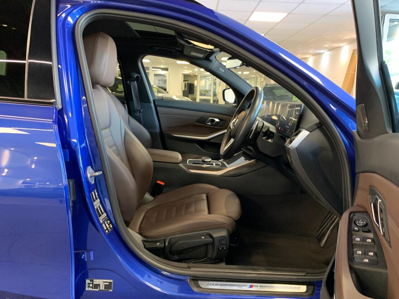 BMW 3 Series view 20