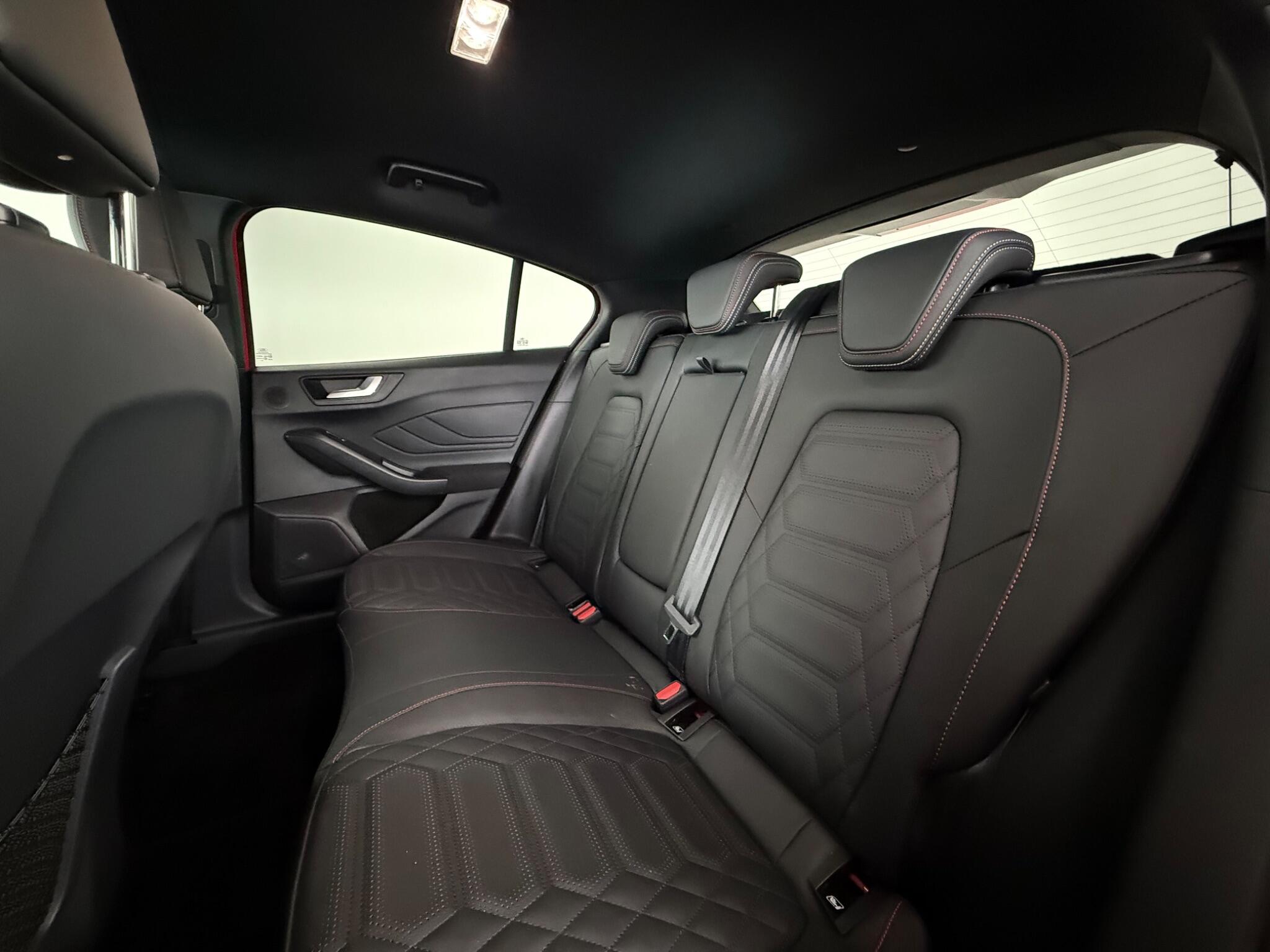 Ford Focus view 15