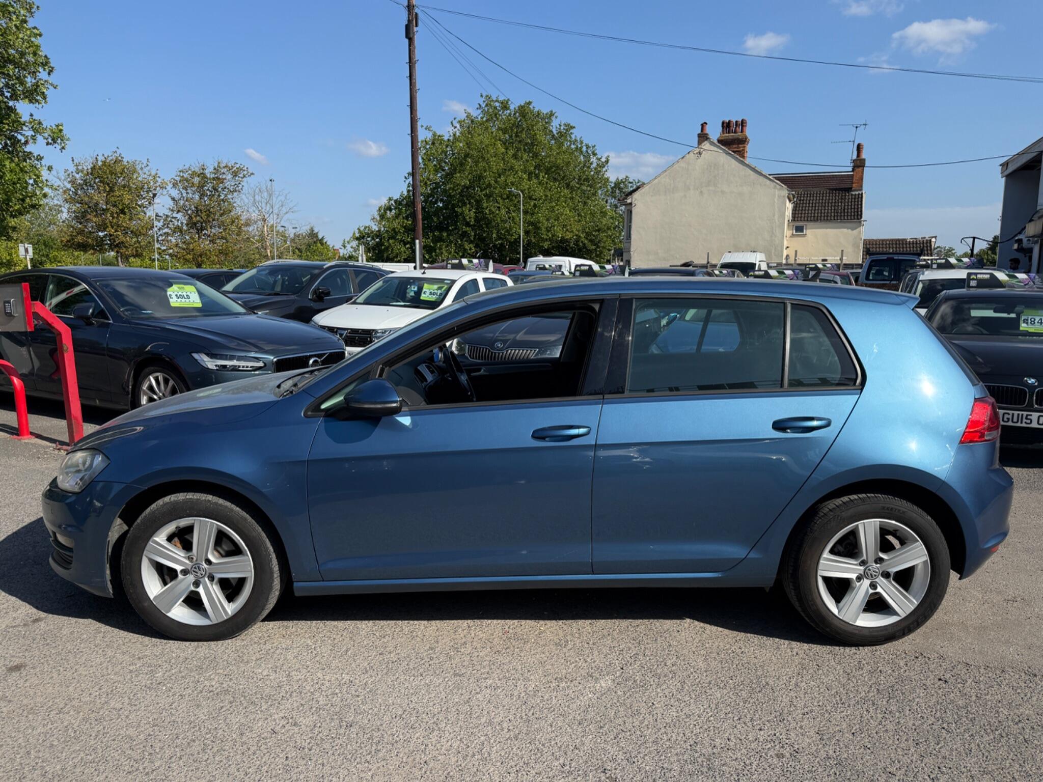 Volkswagen Golf - Image 10