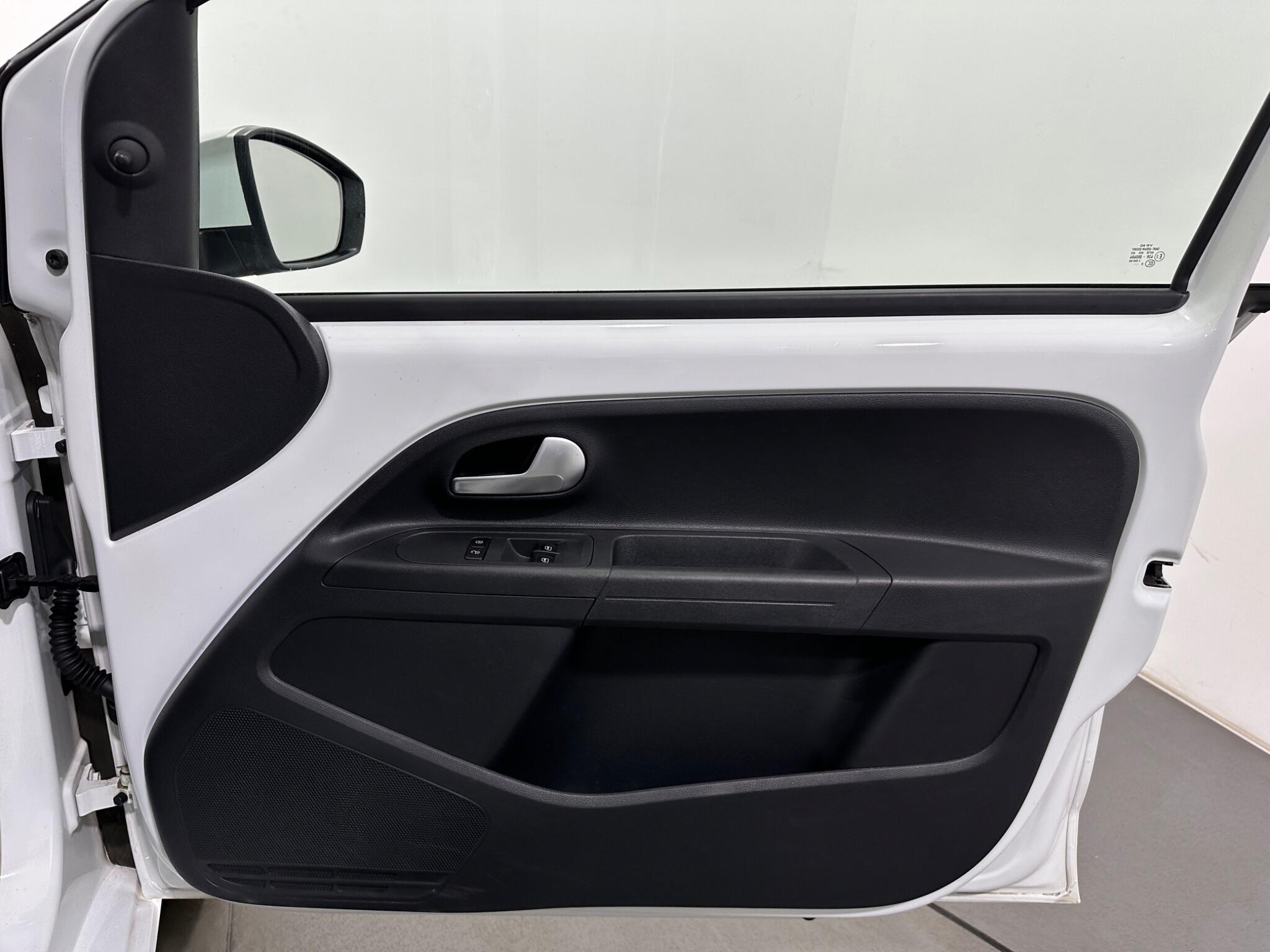 Volkswagen Up! view 28