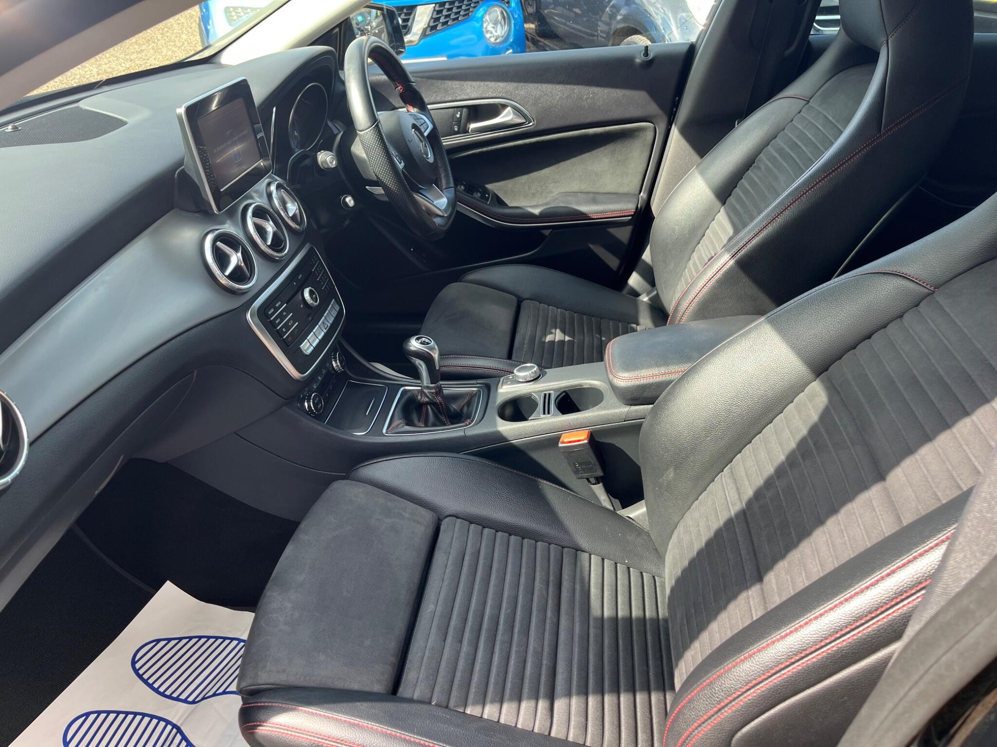 Mercedes-Benz Cla view 11