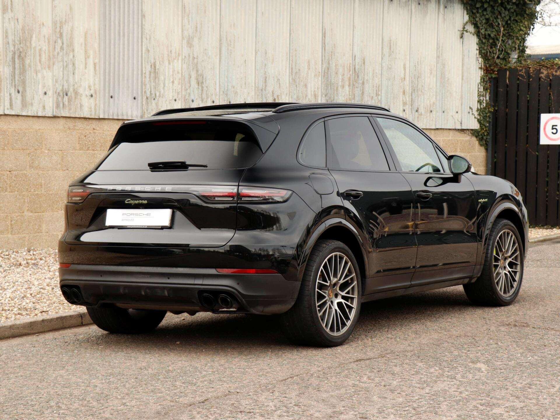 Porsche Cayenne view 40