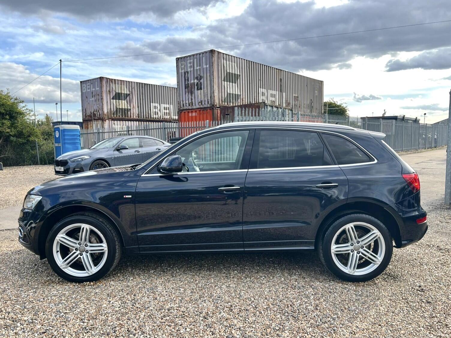 Audi Q5 view 10