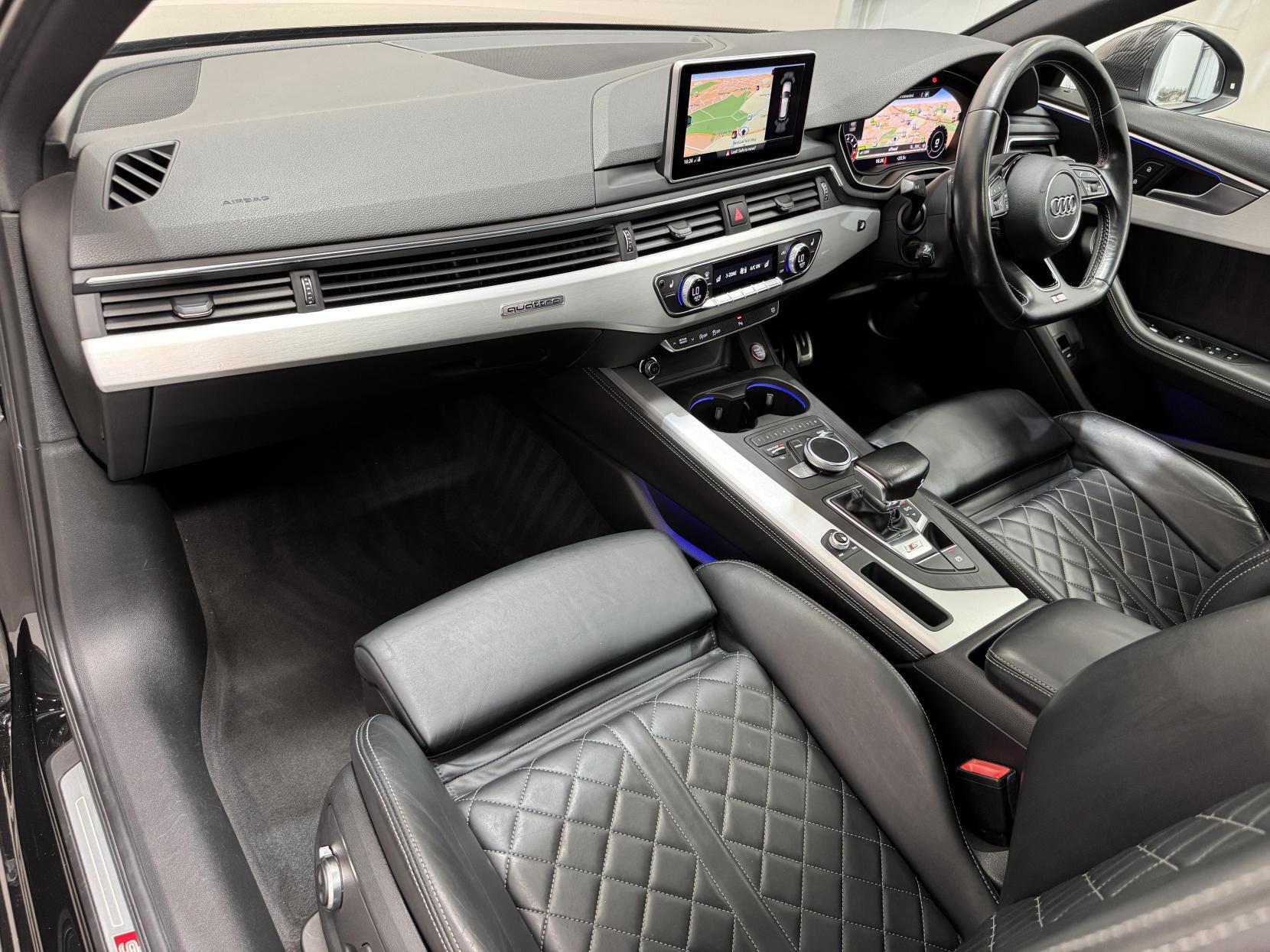 Audi S4 Avant view 48
