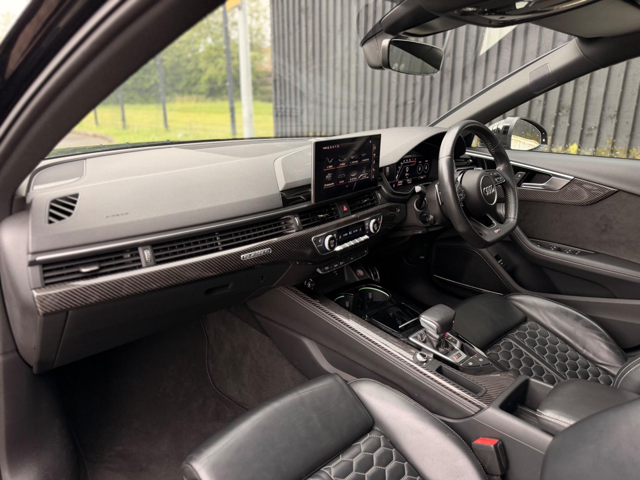 Audi RS4 view 22