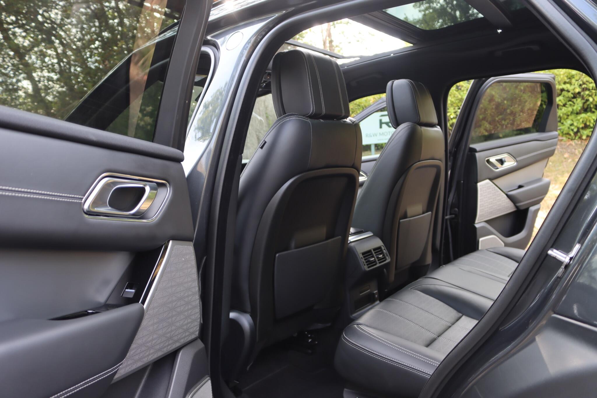 Land Rover Range Rover Velar view 4