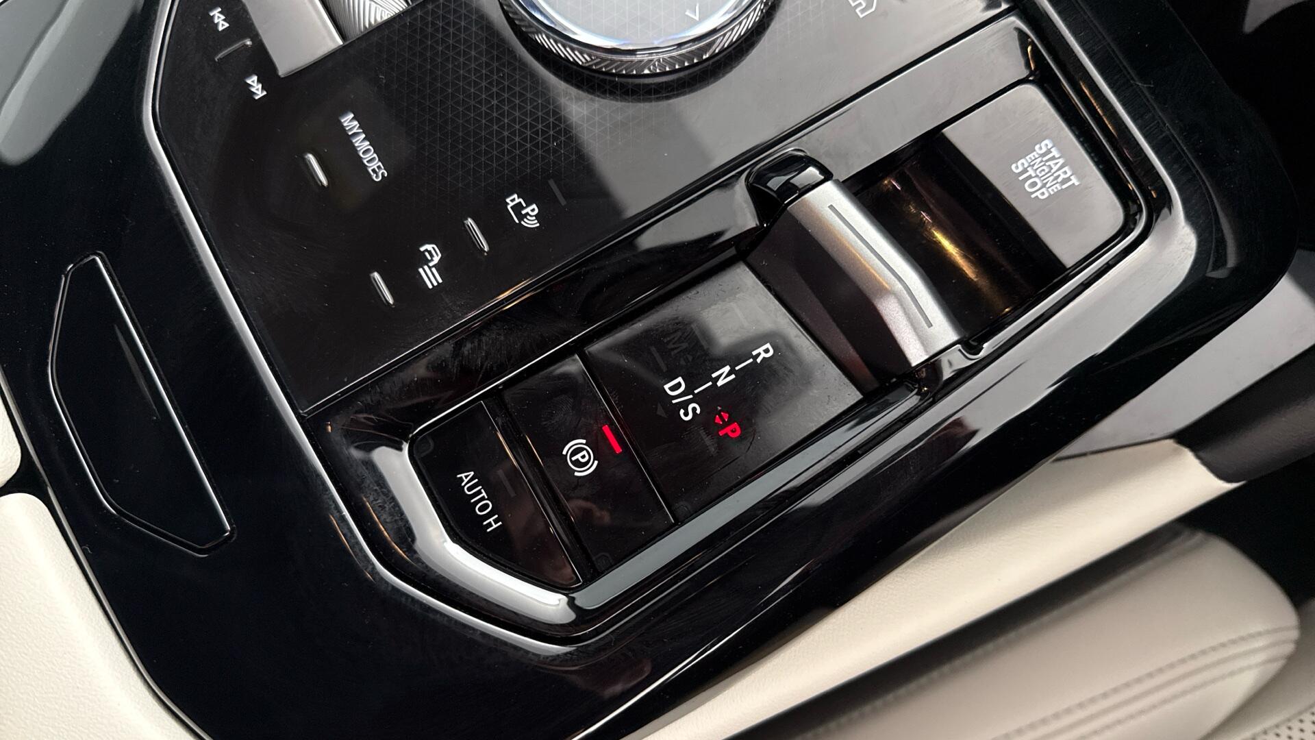 BMW 5 Series view 19