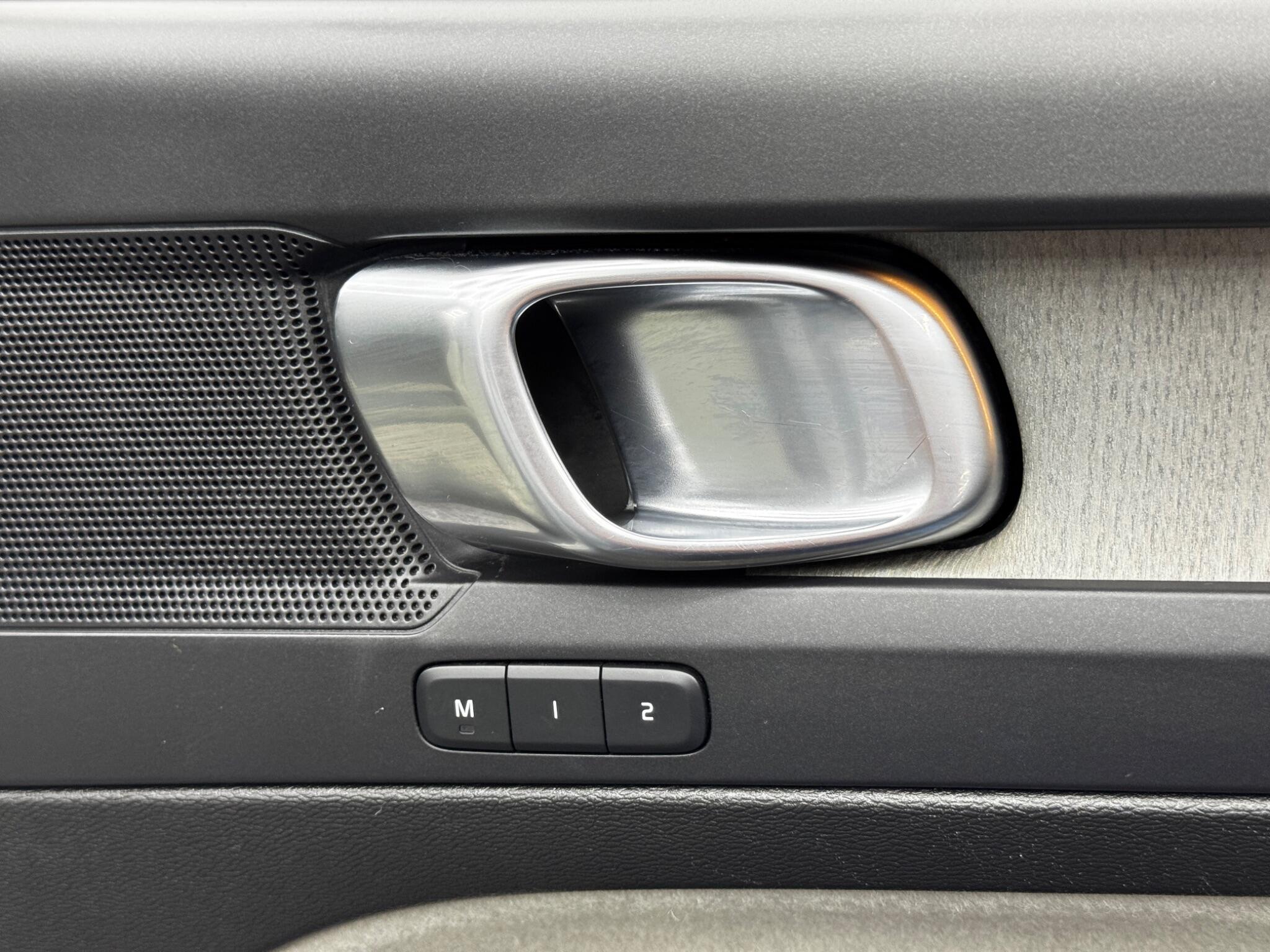 Volvo XC40 view 40