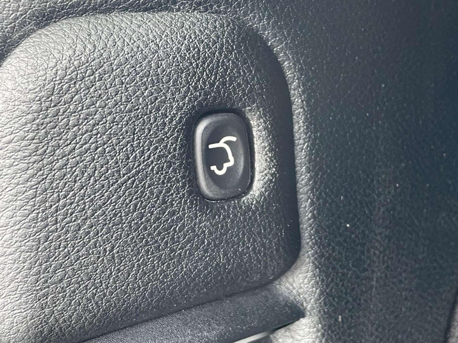 Jeep Grand Cherokee view 24