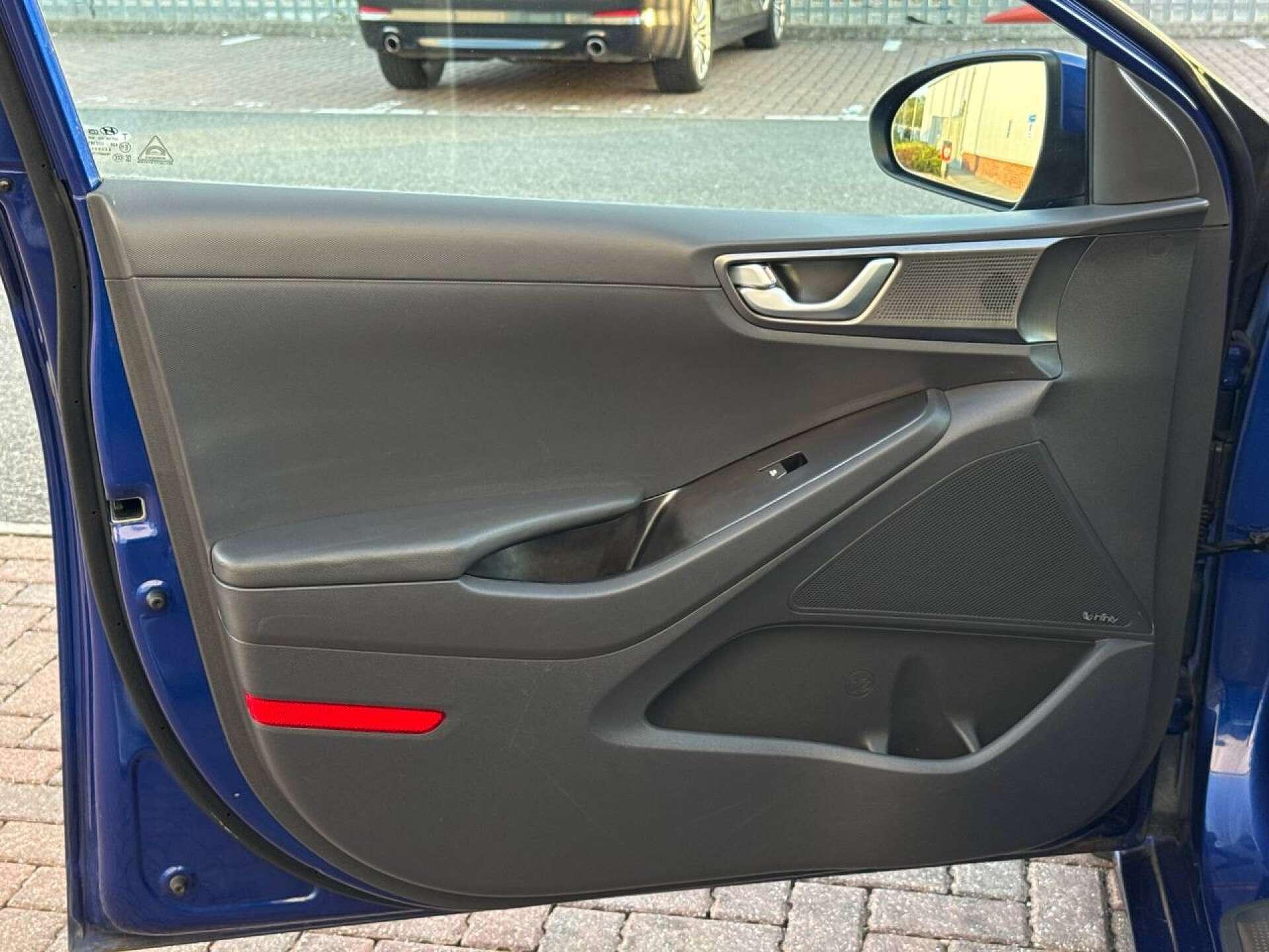 Hyundai Ioniq view 39