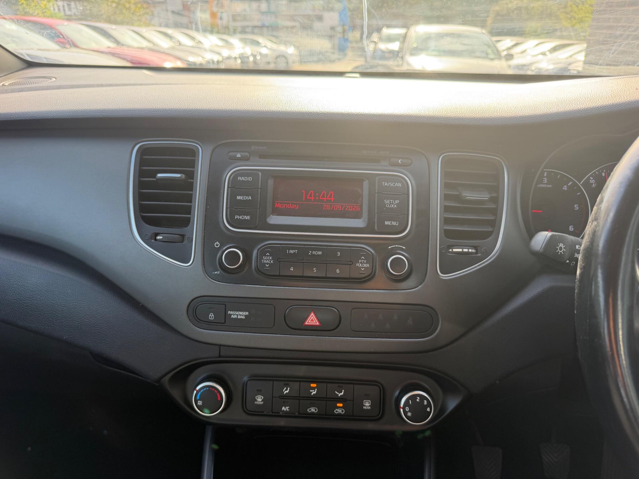 Kia Carens view 32