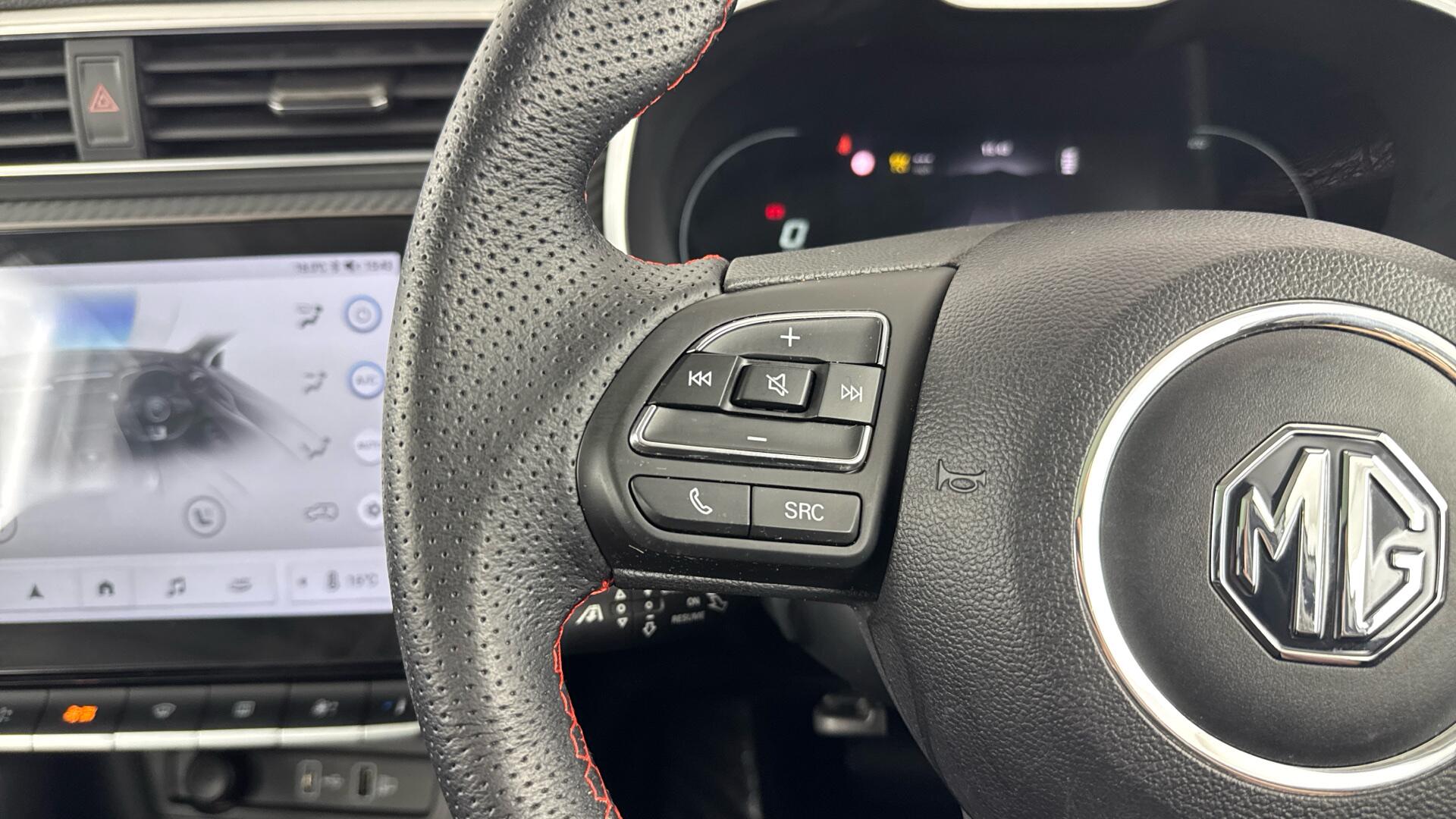 MG ZS view 38