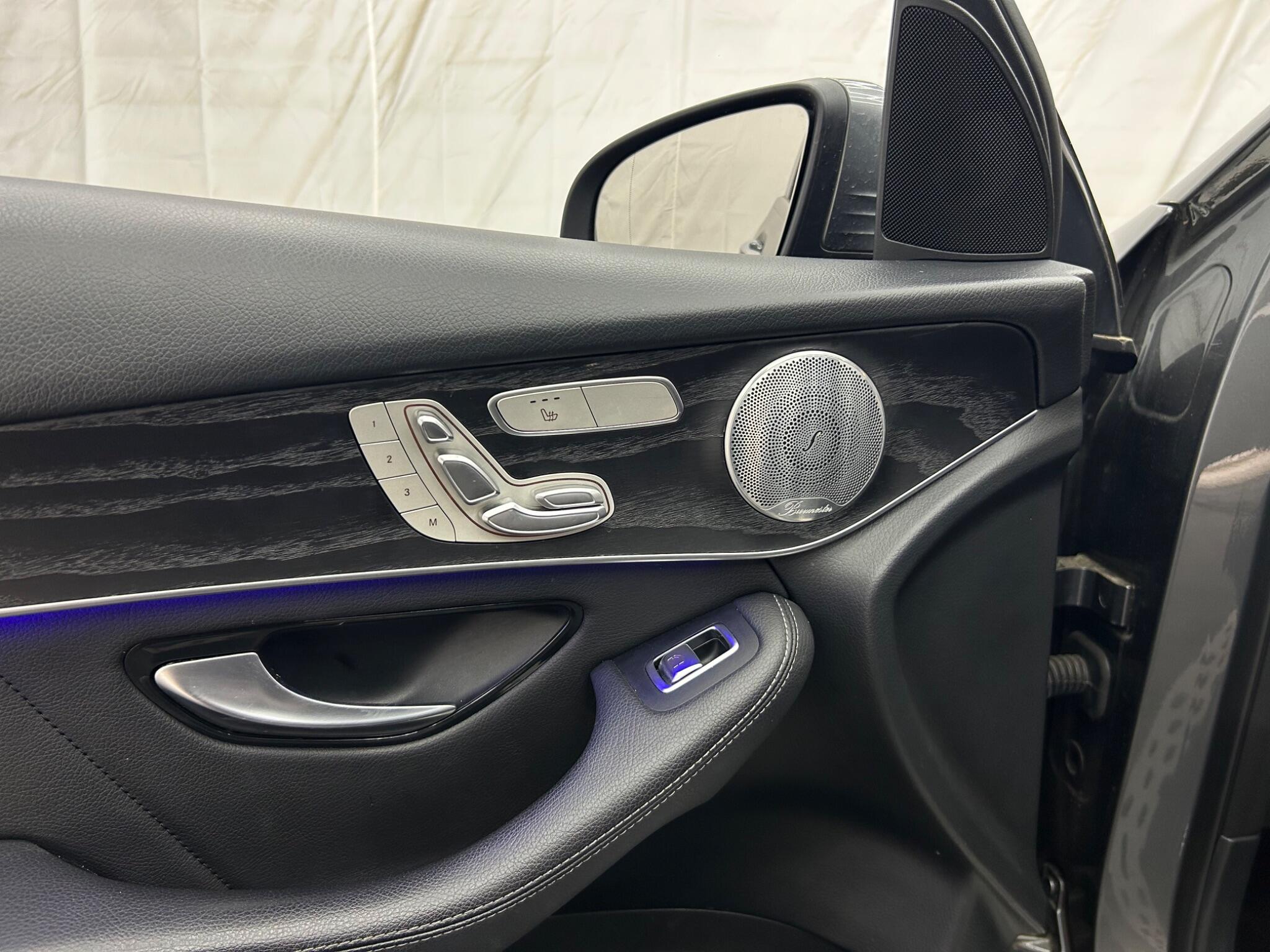 Mercedes-Benz GLC view 16