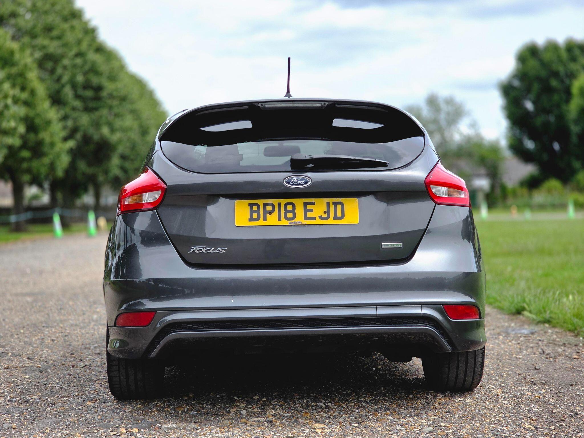 Ford Focus view 8