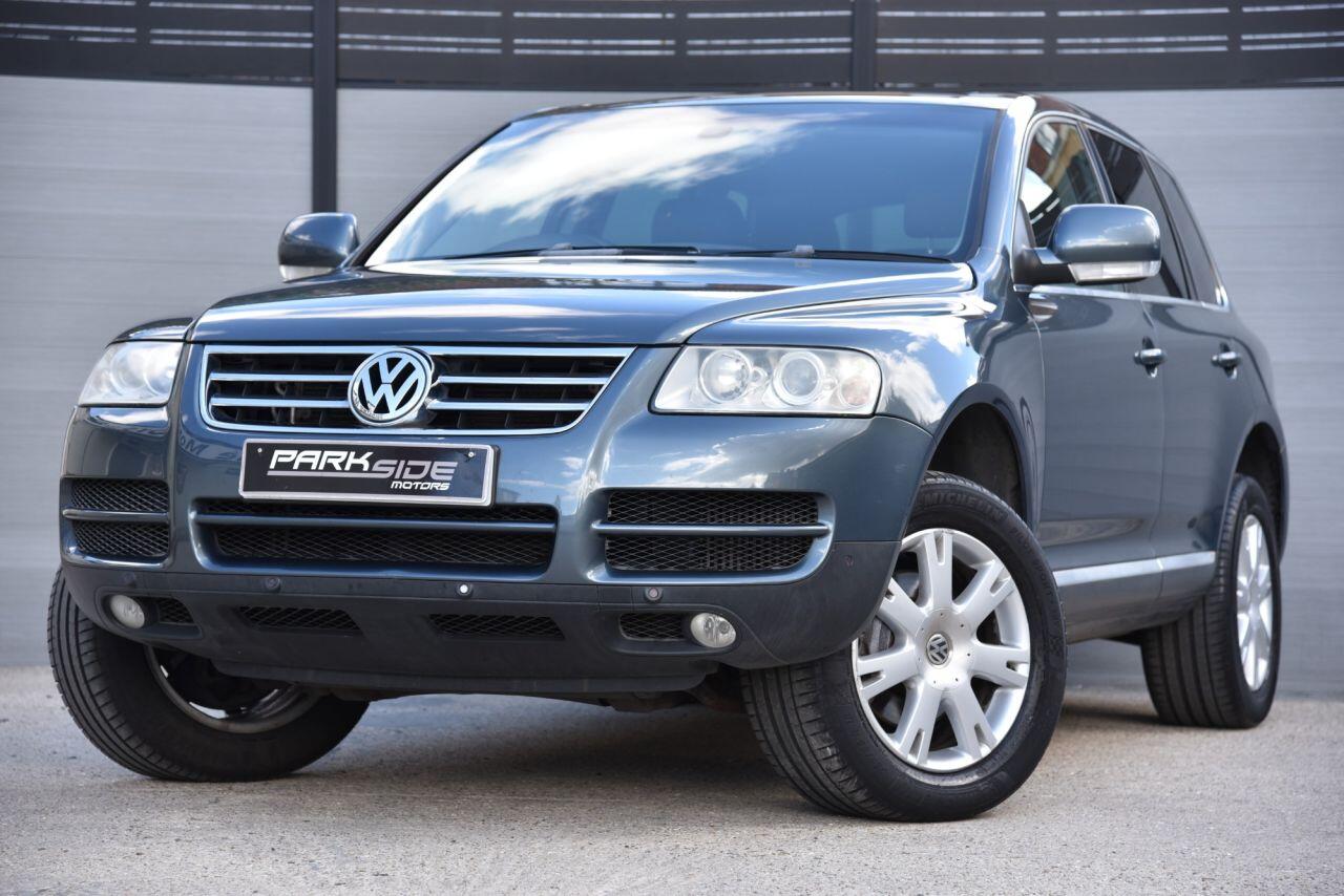 Volkswagen Touareg view 5
