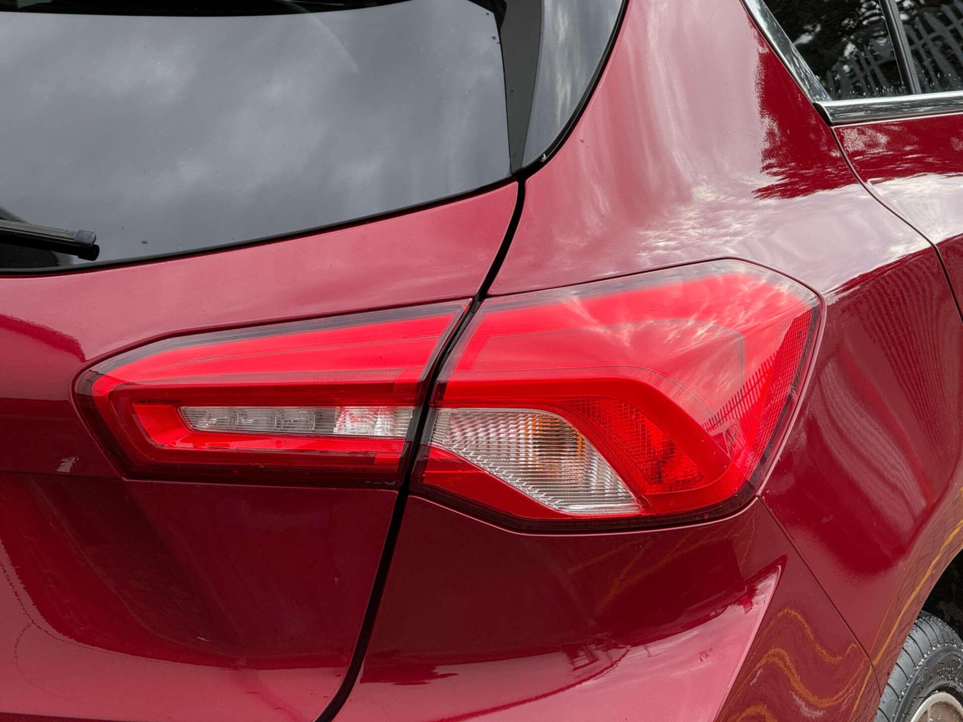 Ford Focus view 18